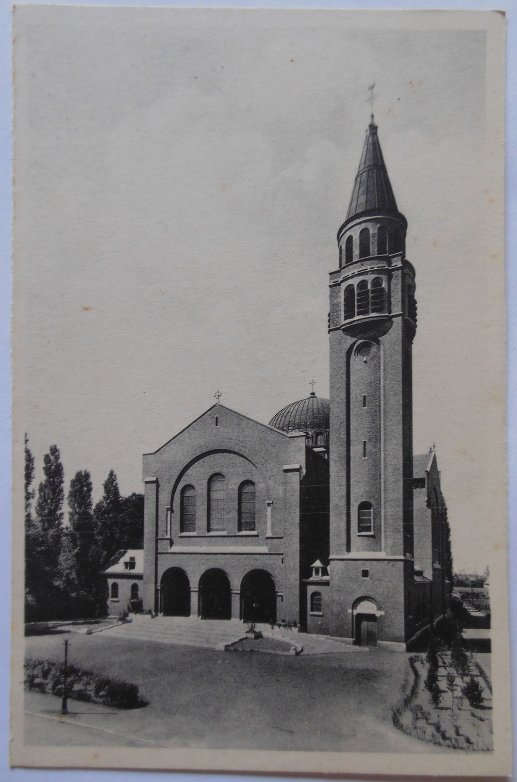 Edegem Kerk O.L.V. Van Lourdes - Edegem