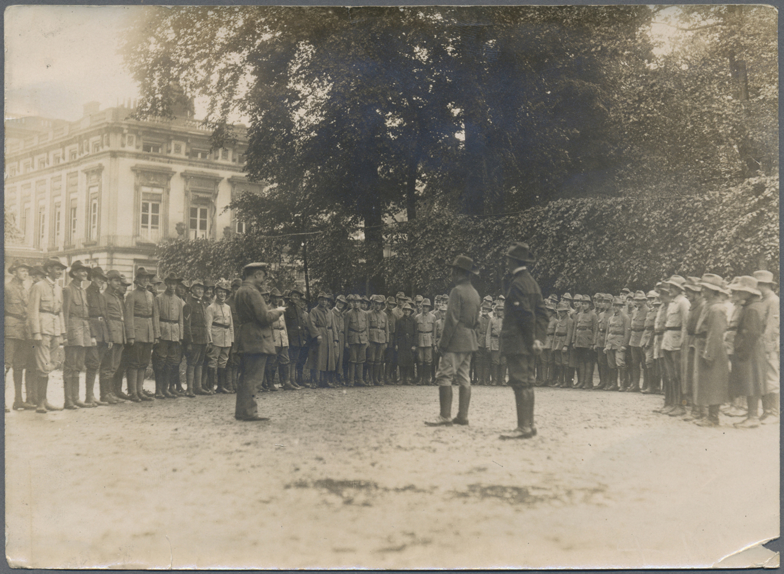 Thematik: Pfadfinder / Boy Scouts: 1919: Foto 1.WK Deutscher Pfadfinder Appell Kommandantur Brüssel Belgien 15 X 11 Cm, - Other & Unclassified