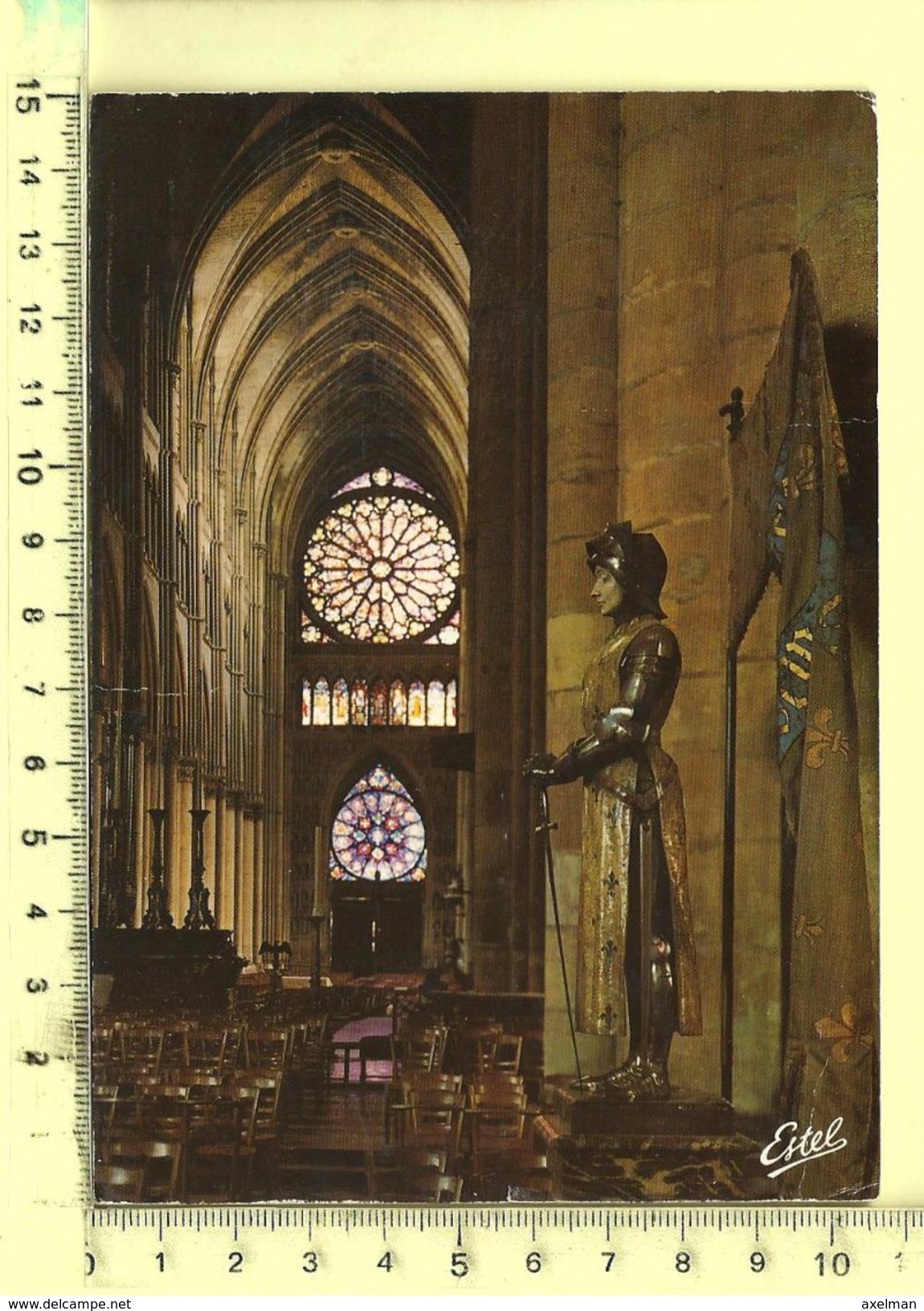 CPM, REIMS: Cathédrale , Façade Occidentale Avec Ses Deux Roses, Statue De Jeanne D'Arc - Reims