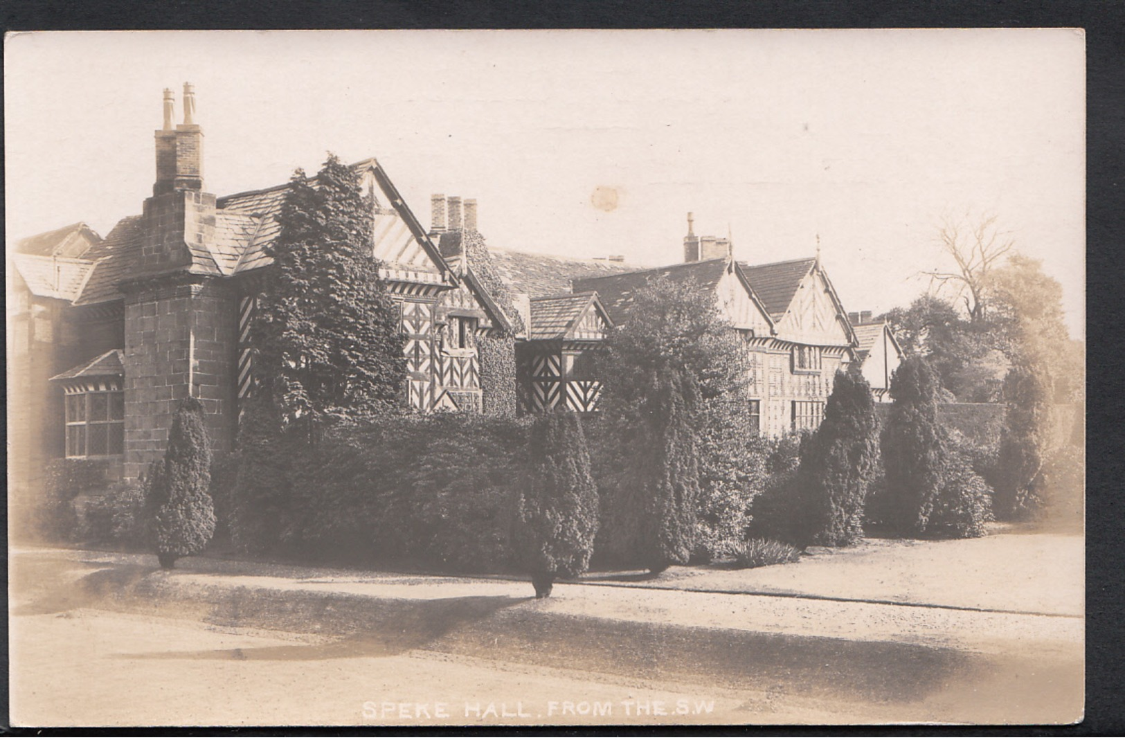 Lancashire Postcard - Speke Hall From The South West   DC670 - Liverpool