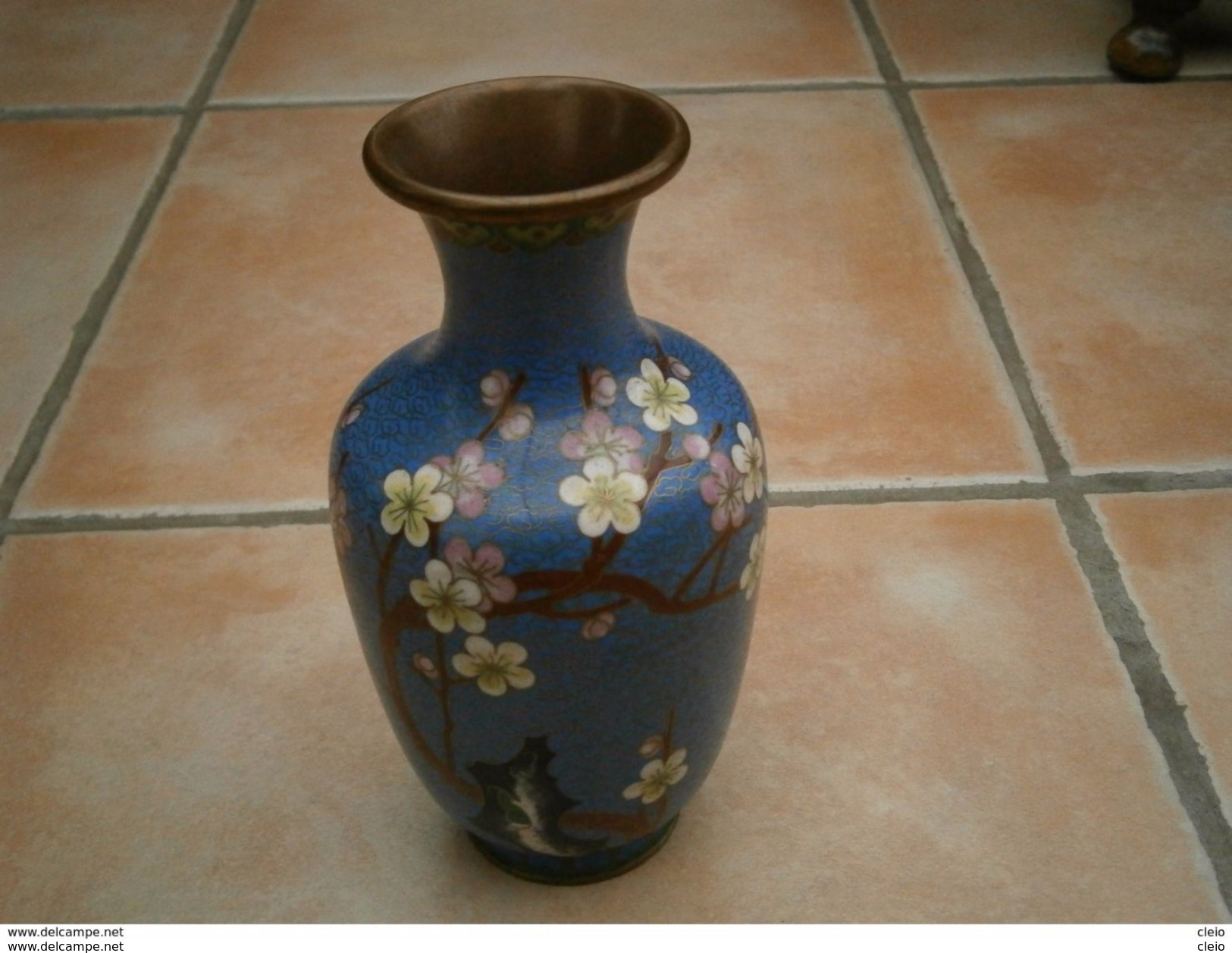 Vase Bronze Cuivre Et émail Cloisonné, Chine Motif Fleur Hauteur 18 Cm - Other & Unclassified