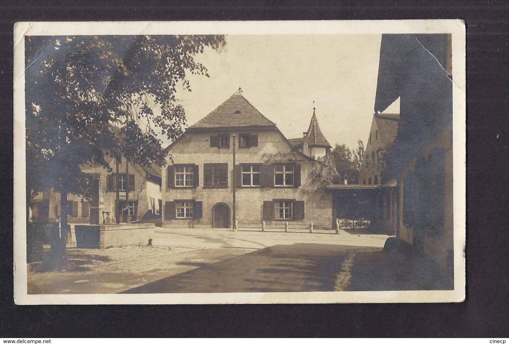 CPSM SUISSE - RIEHEN - Dorfpartie - TB PLAN PLACE CENTRE VILLAGE + Fontaine - CP Voyagée 1925 - Riehen