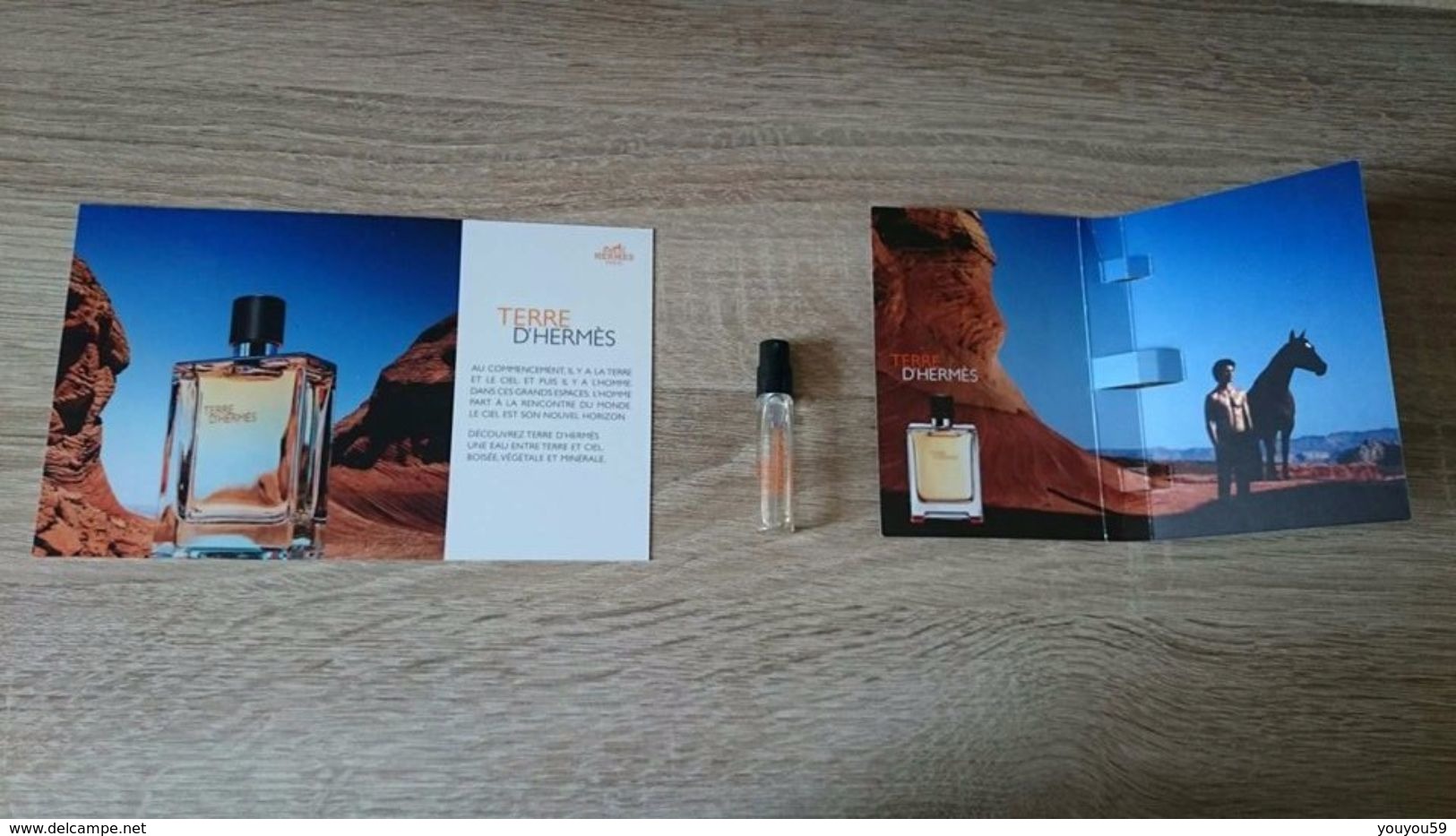 PUBLICITE / CARTE / ECHANTILLON DU PARFUM TERRE D'HERMES - TUBE VAPORISATEUR PARFUM REMPLI A PLUS DE LA MOITIÉ - Parfumproben - Phiolen