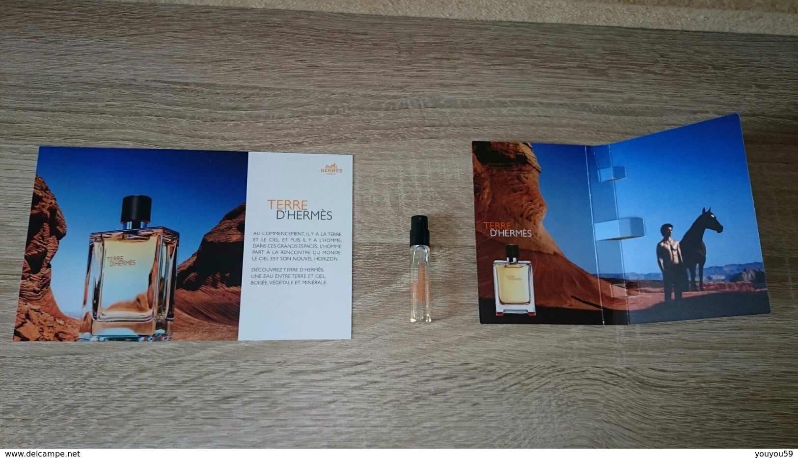 PUBLICITE / CARTE / ECHANTILLON DU PARFUM TERRE D'HERMES - TUBE VAPORISATEUR PARFUM REMPLI A PLUS DE LA MOITIÉ - Parfumproben - Phiolen