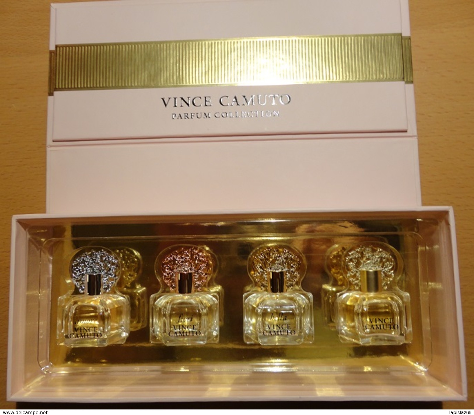 Vince CAMUTO (Usa) Coffret De 4 Miniatures En Parfum 7.5ml - Miniatures Femmes (avec Boite)