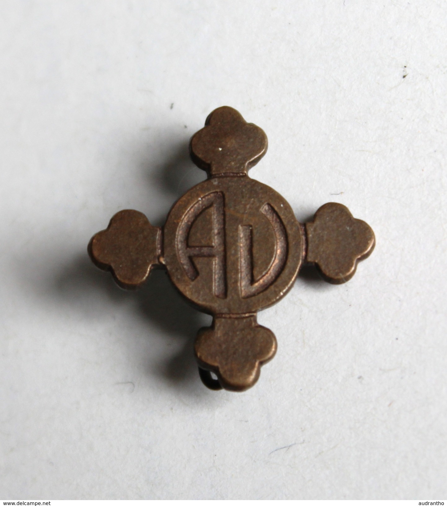 Ancienne Broche Avec Croix Religieuse Trèfle à Identifier - Religion & Esotérisme