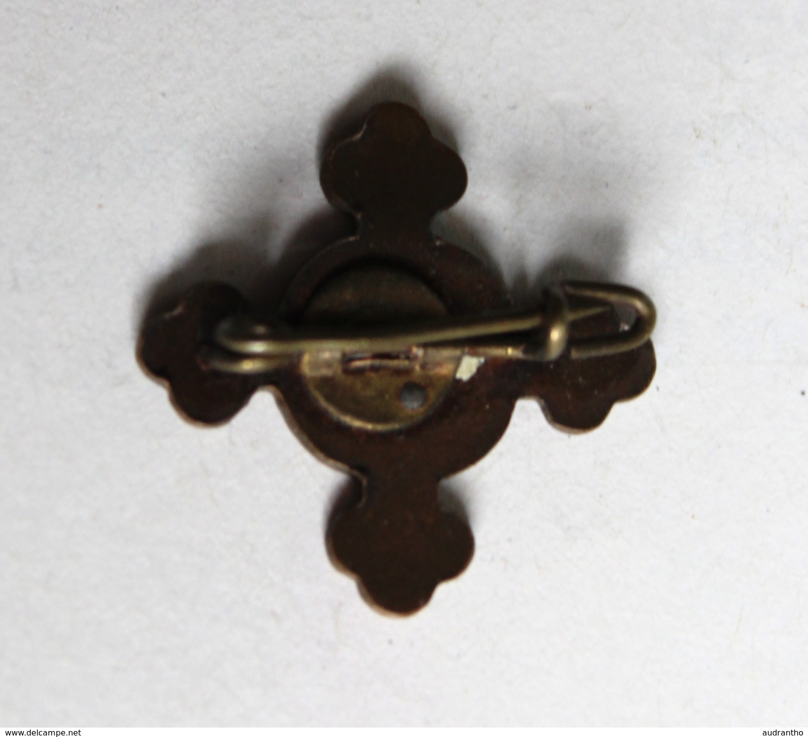 Ancienne Broche Avec Croix Religieuse Trèfle à Identifier - Religion & Esotérisme