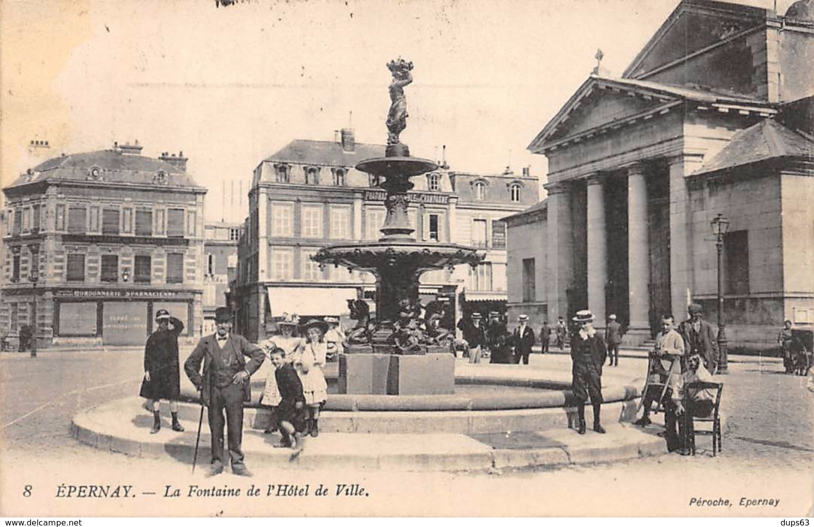 EPERNAY - La Fontaine De L'Hôtel De Ville - Très Bon état - Epernay