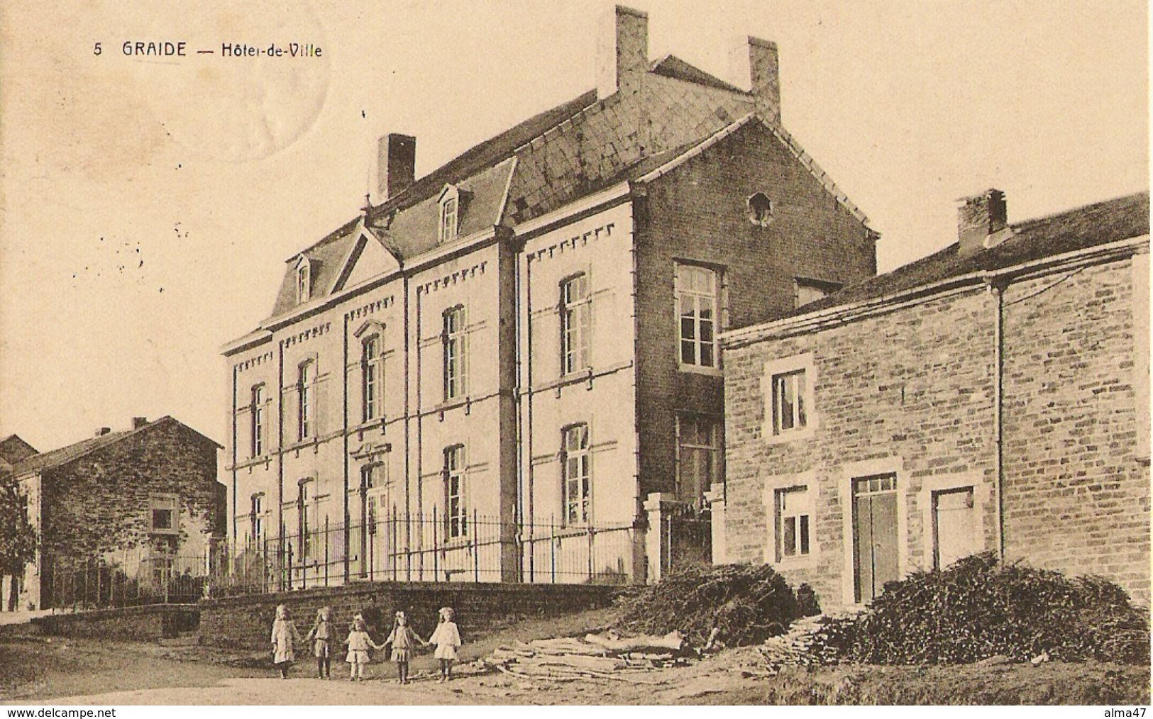 Graide - Hôtel De Ville - Animé N° 5 - Circulé 1935 - Edit Compère Goffin - Bievre