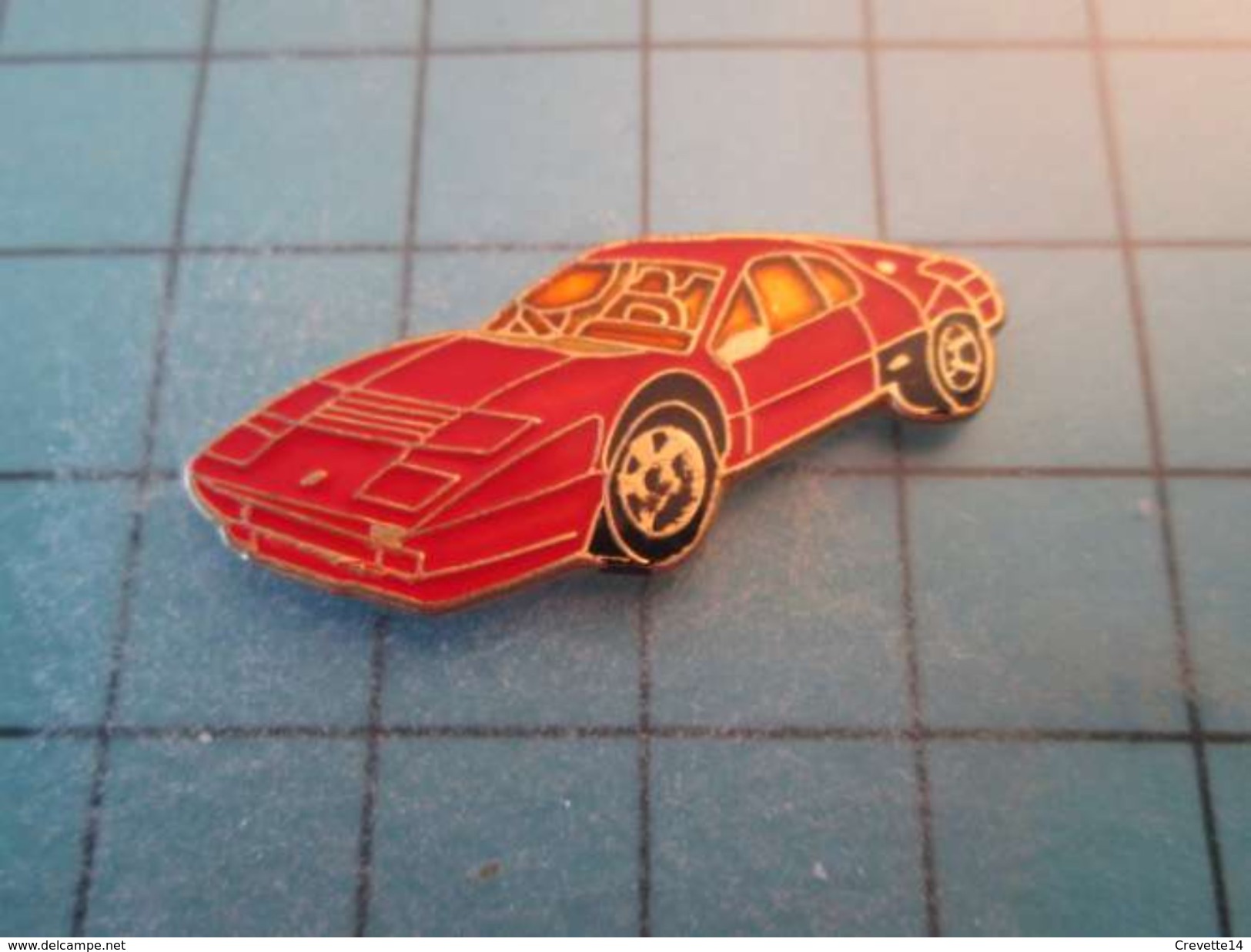 Pin810e Pin's Pins : BEAU ET RARE : FERRARI F40 ROUGE , Marquage Au Dos : - ---  - - Ferrari