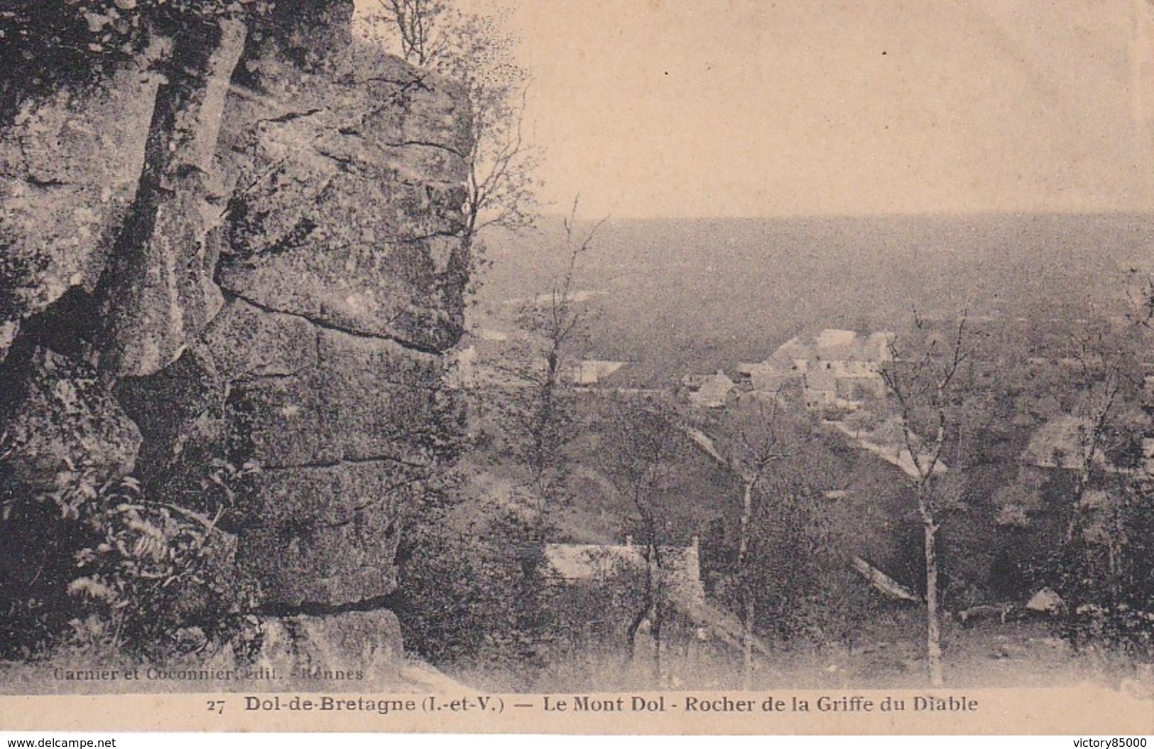 CPA.  DOL DE BRETAGNE. LE MONT DOL ROCHER DE LA GRIFFE DU DIABLE. - Dol De Bretagne