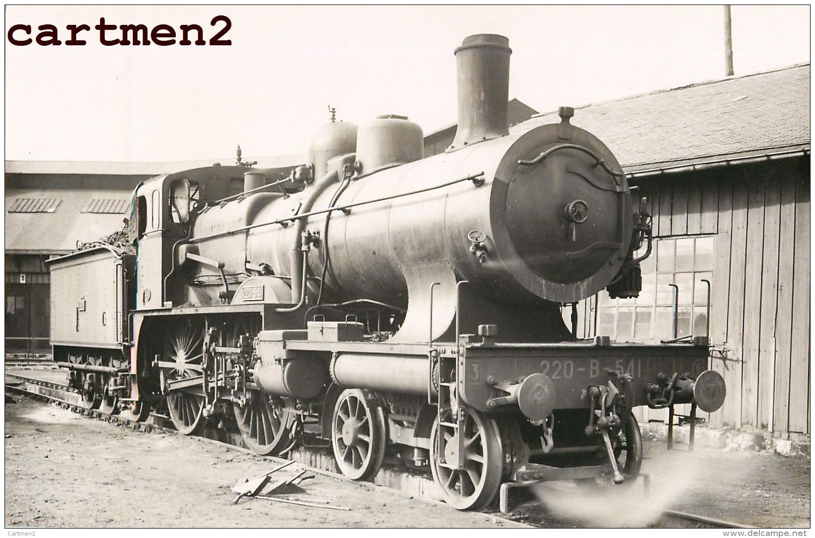 CARTE PHOTO TRAIN LOCOMOTIVE ZUG BAHNHOF GARE LOKOMOTIVE STATION ESTACION TREN LOCOMOTORA BELGIQUE NEDERLAND DEUTSCHLAND - Treinen