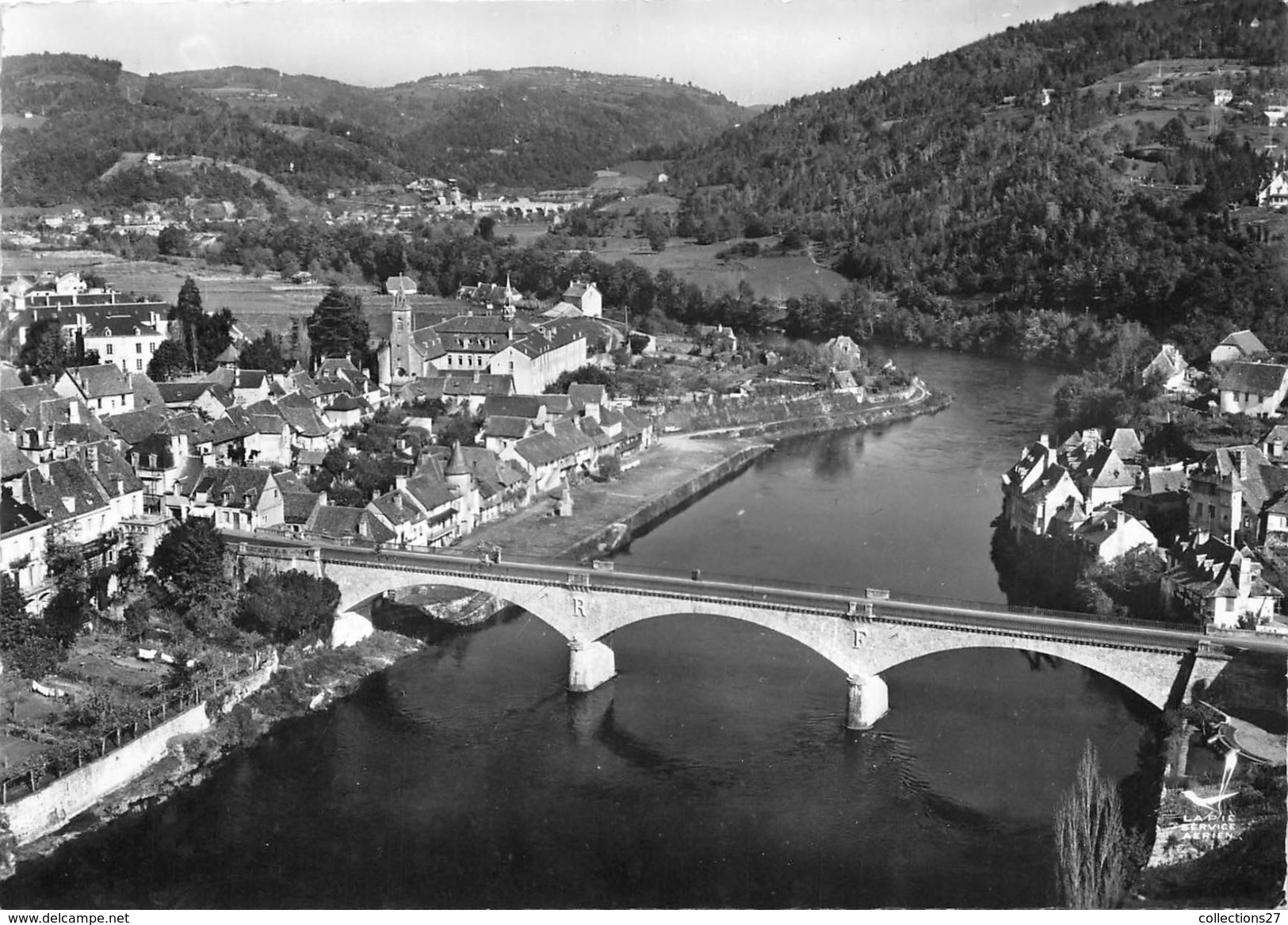 19-ARGENTAT- LE PONT SUR LA DORDOGNE ET LES QUAIS VUE DU CIEL - Argentat