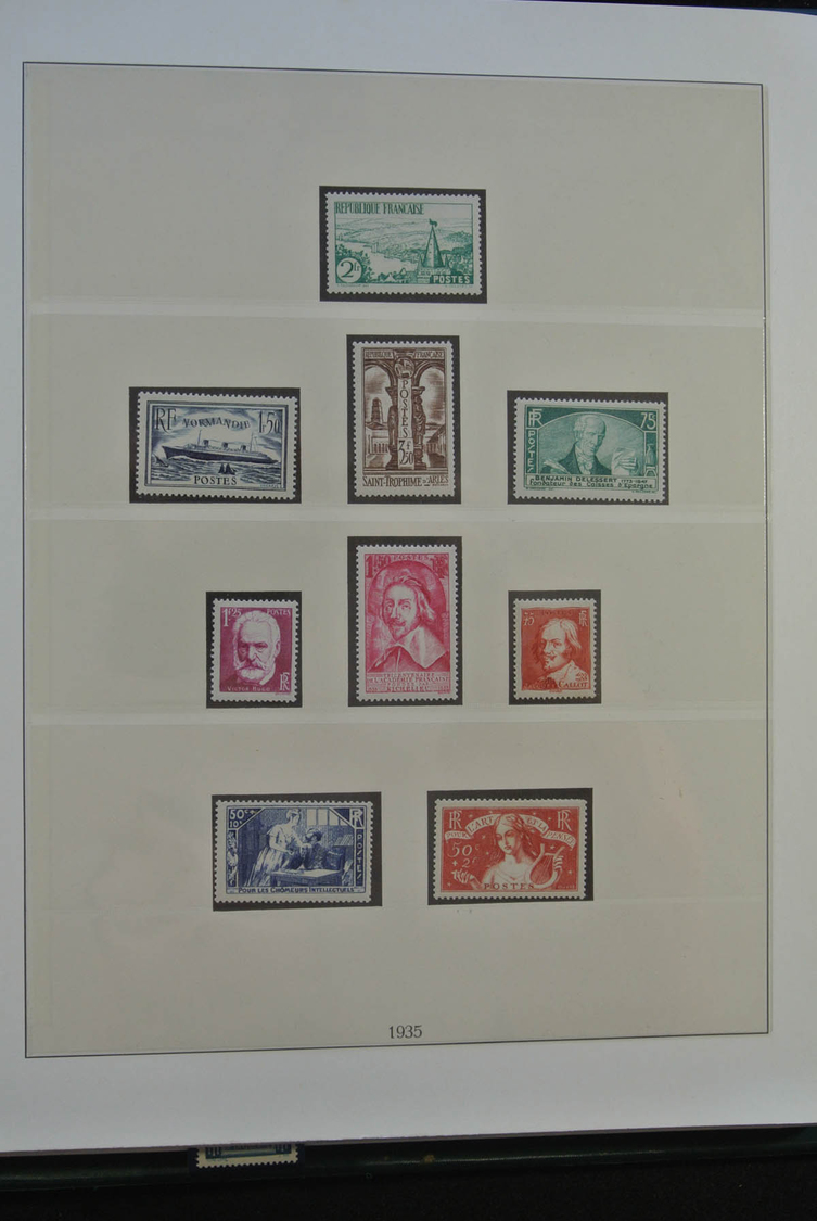 Frankreich: 1903/1944: Fantastic, mostly MNH and mint hinged collection France 1903-1944 in Lindner