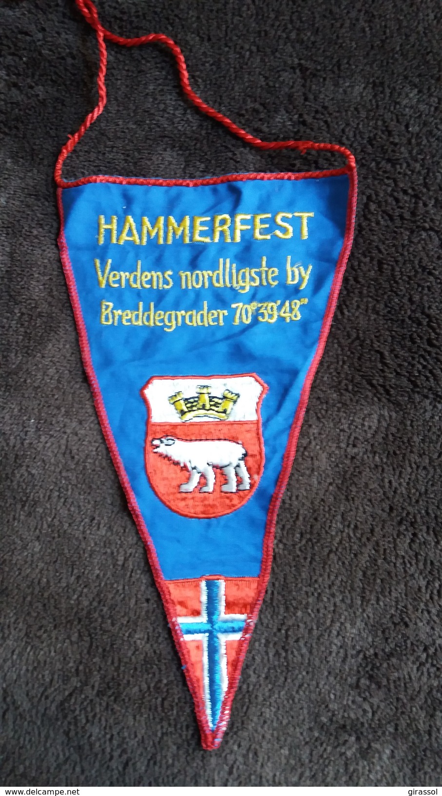 FANION BRODE HAMMERFEST VERDENS NORDLIGSTE BY BREDDEGRADER BLASON AVEC OURS POLAIRE ? - Obj. 'Remember Of'