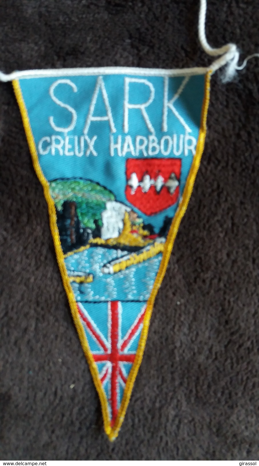 FANION BRODE SARK CREUX HARBOUR GUERNESEY - Obj. 'Souvenir De'