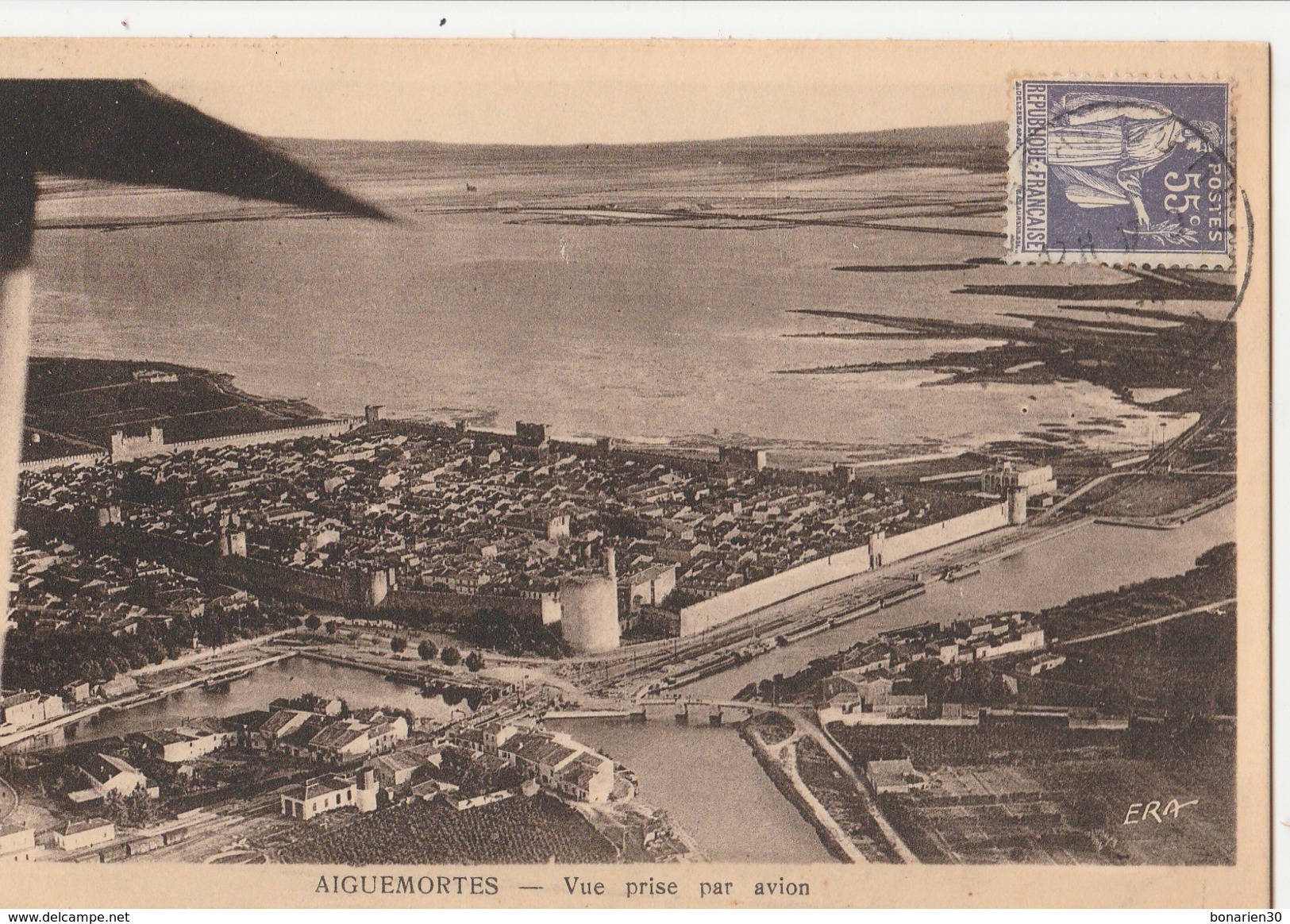 CPA 30 AIGUES-MORTES VUE D'ENSEMBLE PRISE D'AVION - Aigues-Mortes