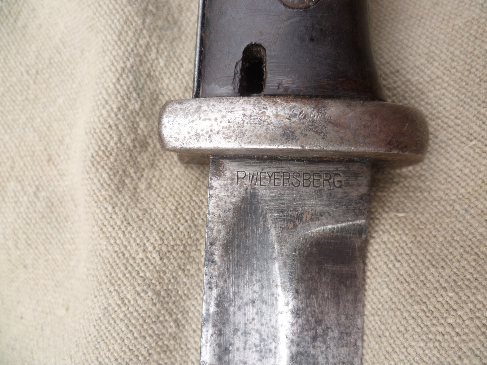 baïonnette allemande 84/98 3ème type à plaquettes bakélite et son fourreau au numéro, WEYERSBERG 1937, GERMAN BAYONET.