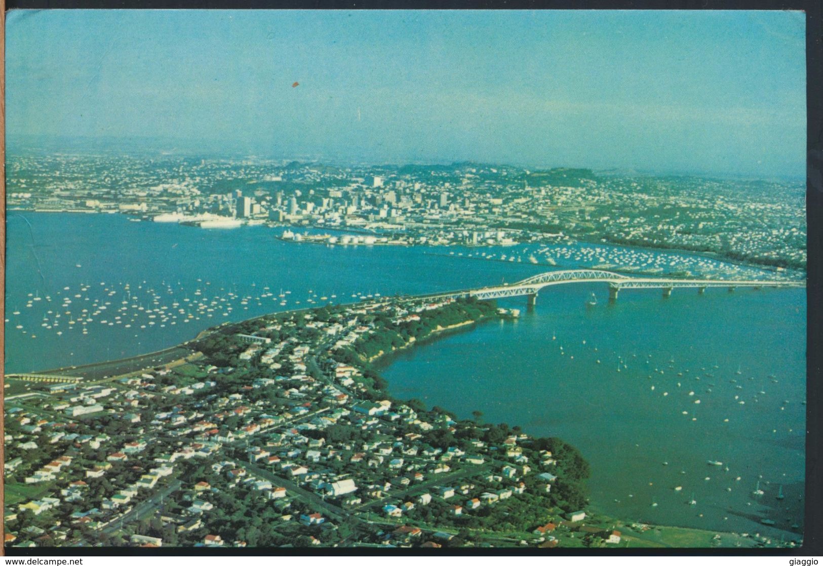 °°° 8178 - NEW ZELAND - AUCKLAND CITY AND HARBOUR BRIDGE - 1984 With Stamps °°° - Nuova Zelanda