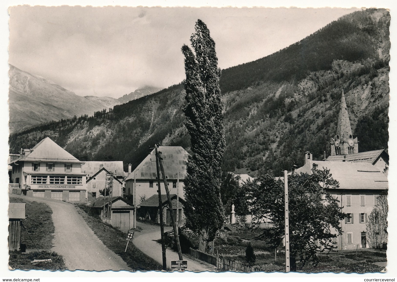 CPSM - ST-PAUL-SUR-UBAYE (Basses Alpes) - Entrée Du Village - Sonstige & Ohne Zuordnung