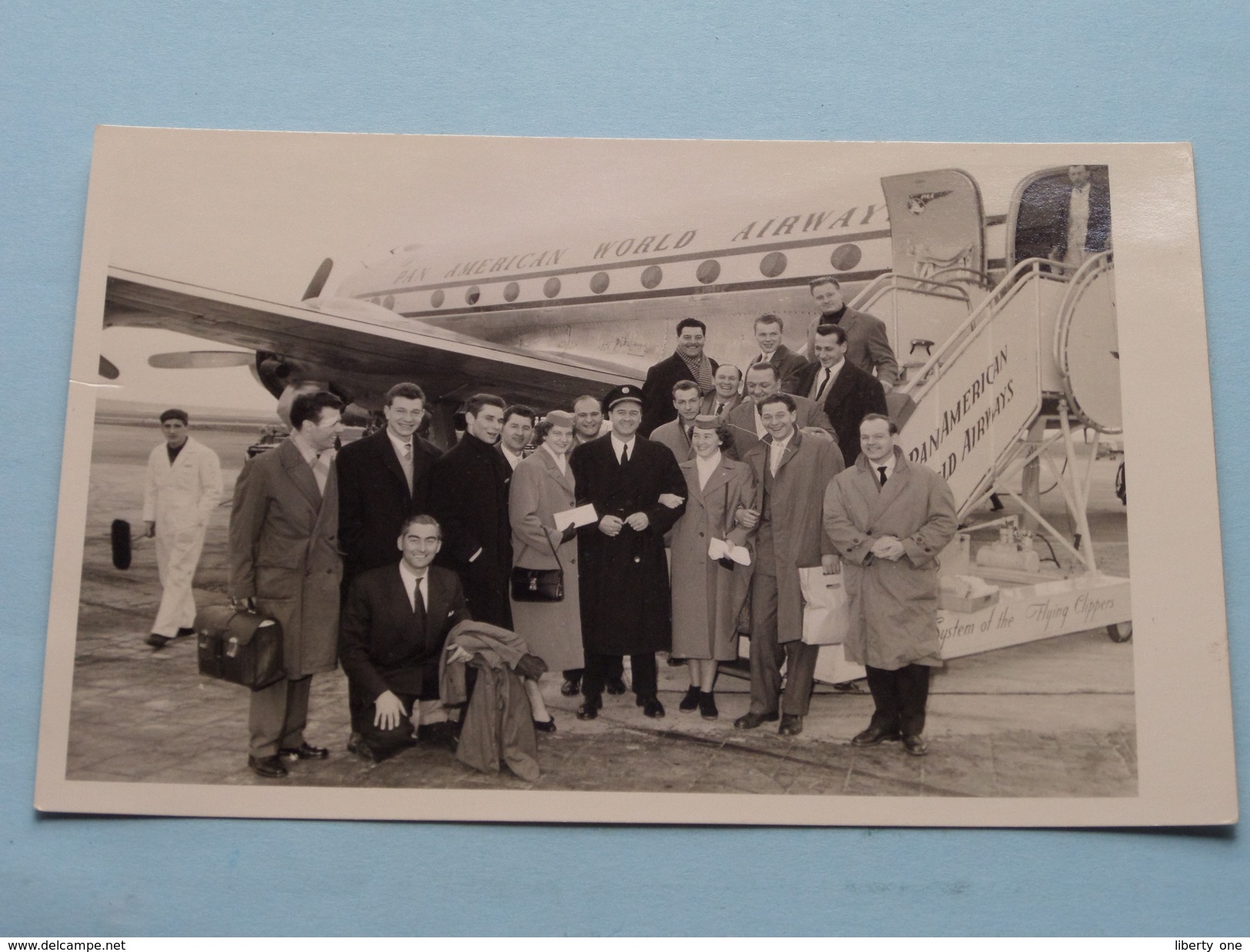 IJSHOCKEY ( o.a. Antwerp Ice Hockey Club - BRABO Kendall Oil - ) Verzameling Foto's + docu Anno 1940-50 ( HOCKEY ) !