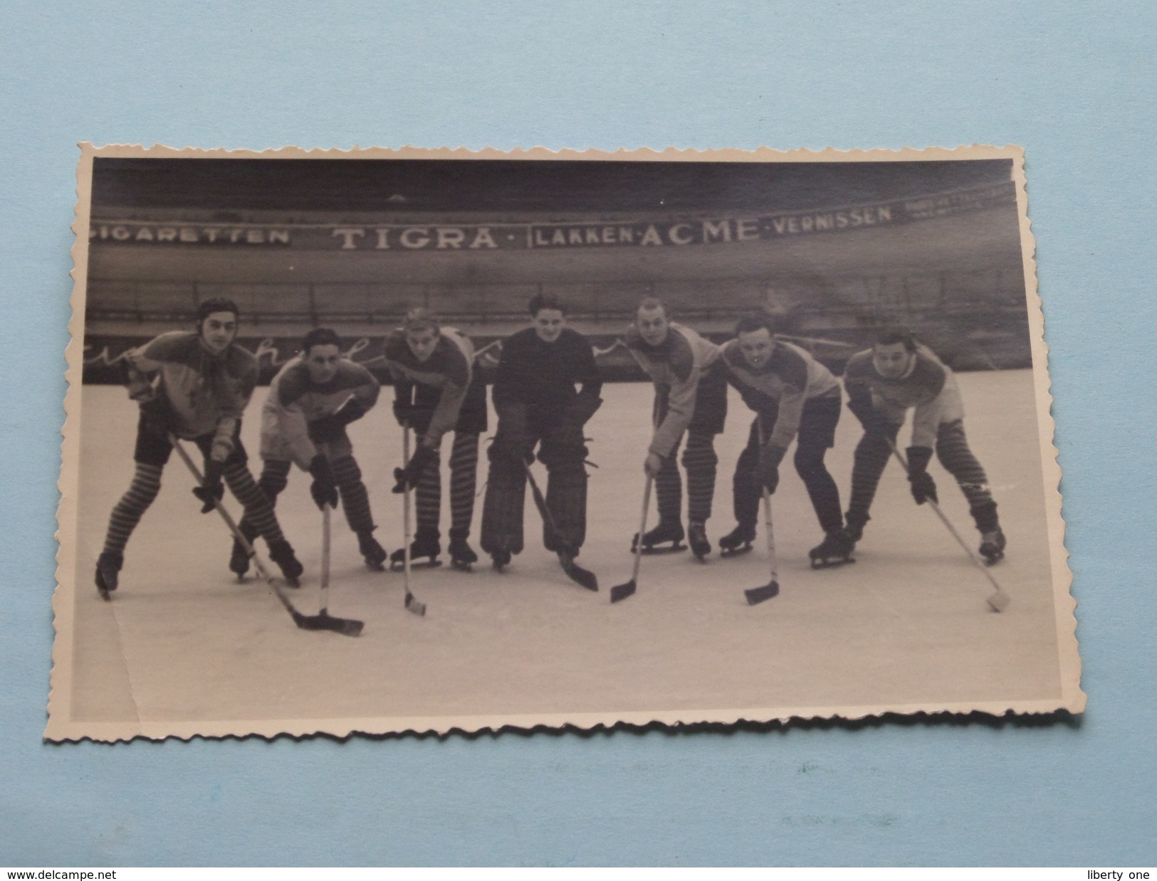 IJSHOCKEY ( o.a. Antwerp Ice Hockey Club - BRABO Kendall Oil - ) Verzameling Foto's + docu Anno 1940-50 ( HOCKEY ) !