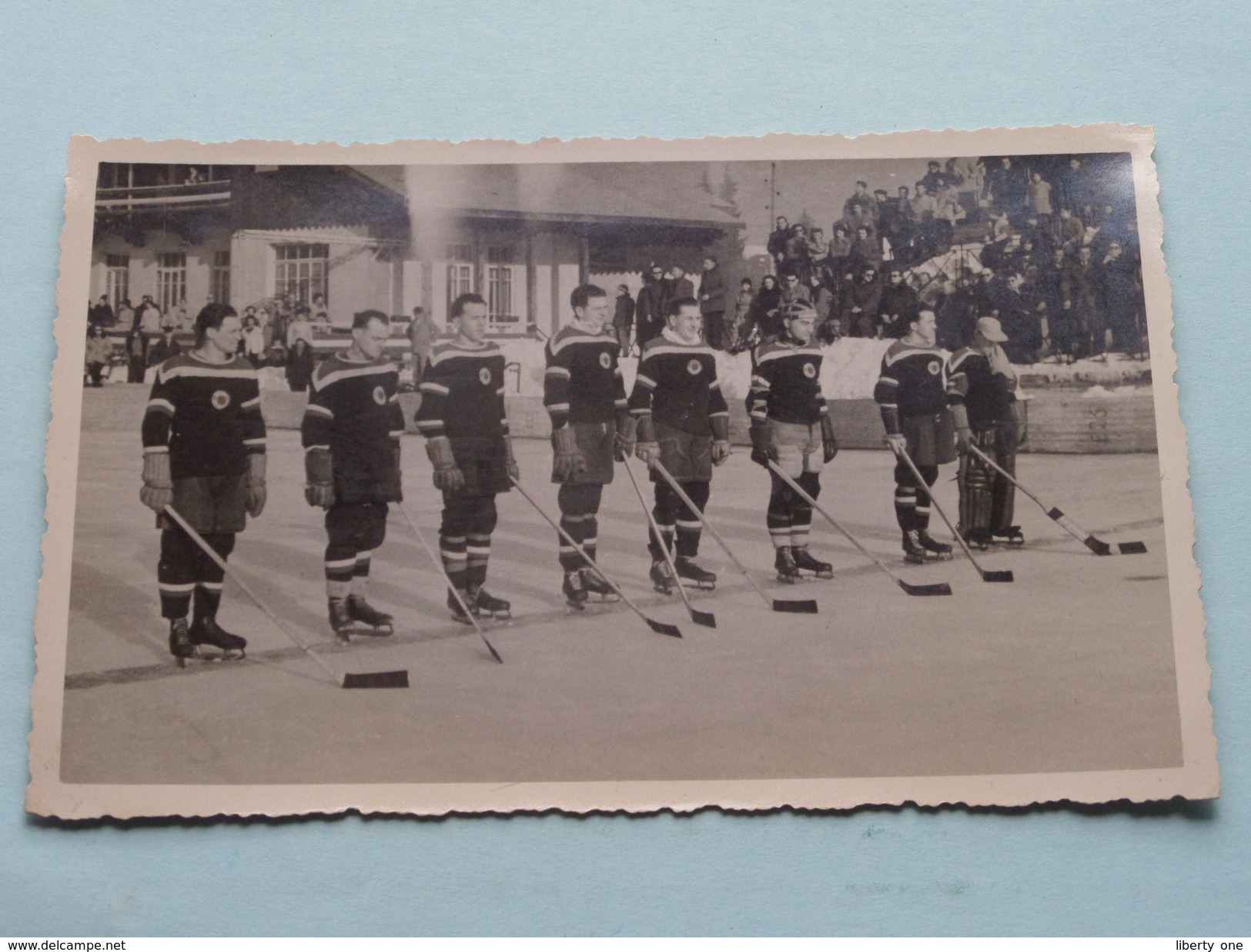 IJSHOCKEY ( o.a. Antwerp Ice Hockey Club - BRABO Kendall Oil - ) Verzameling Foto's + docu Anno 1940-50 ( HOCKEY ) !