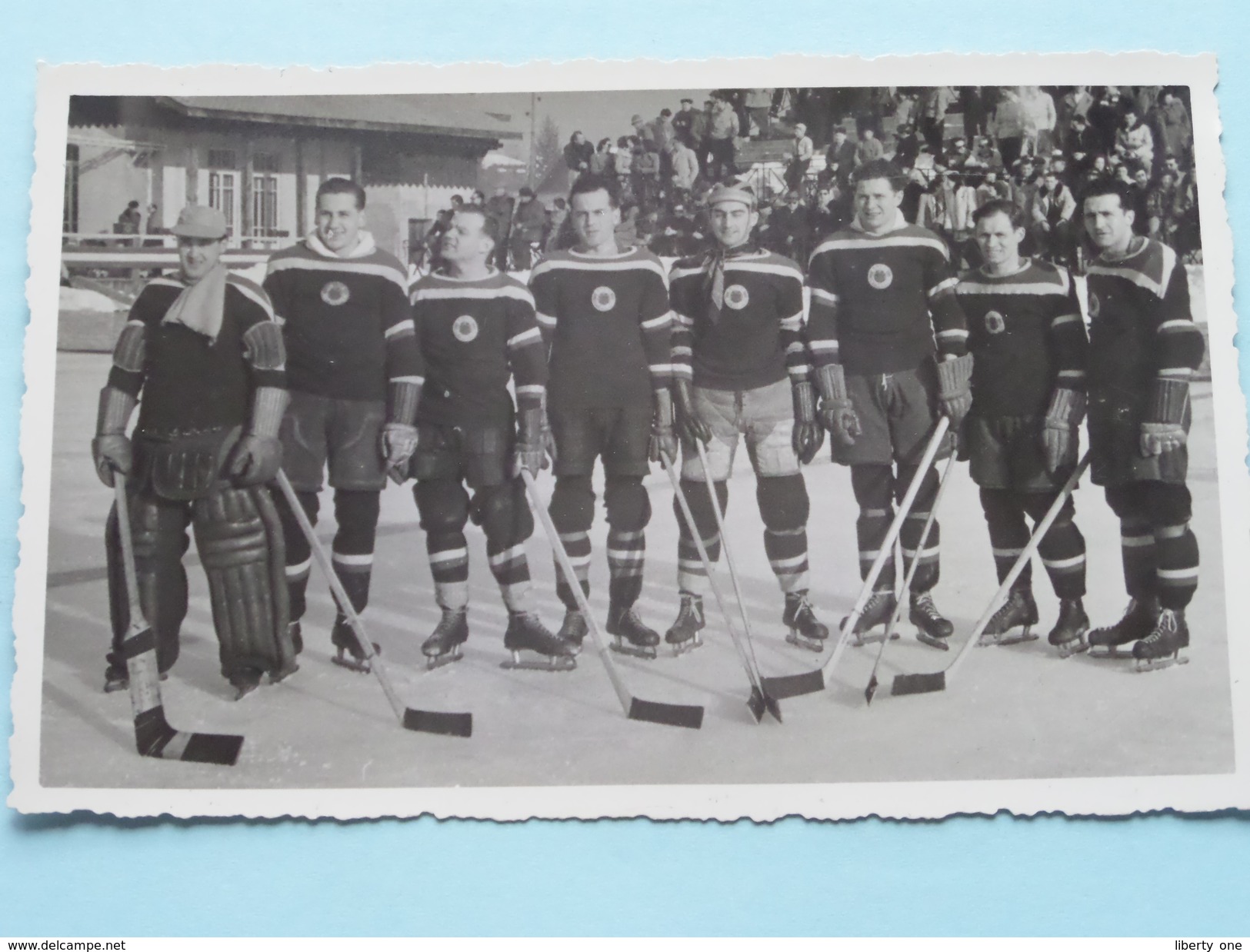 IJSHOCKEY ( o.a. Antwerp Ice Hockey Club - BRABO Kendall Oil - ) Verzameling Foto's + docu Anno 1940-50 ( HOCKEY ) !