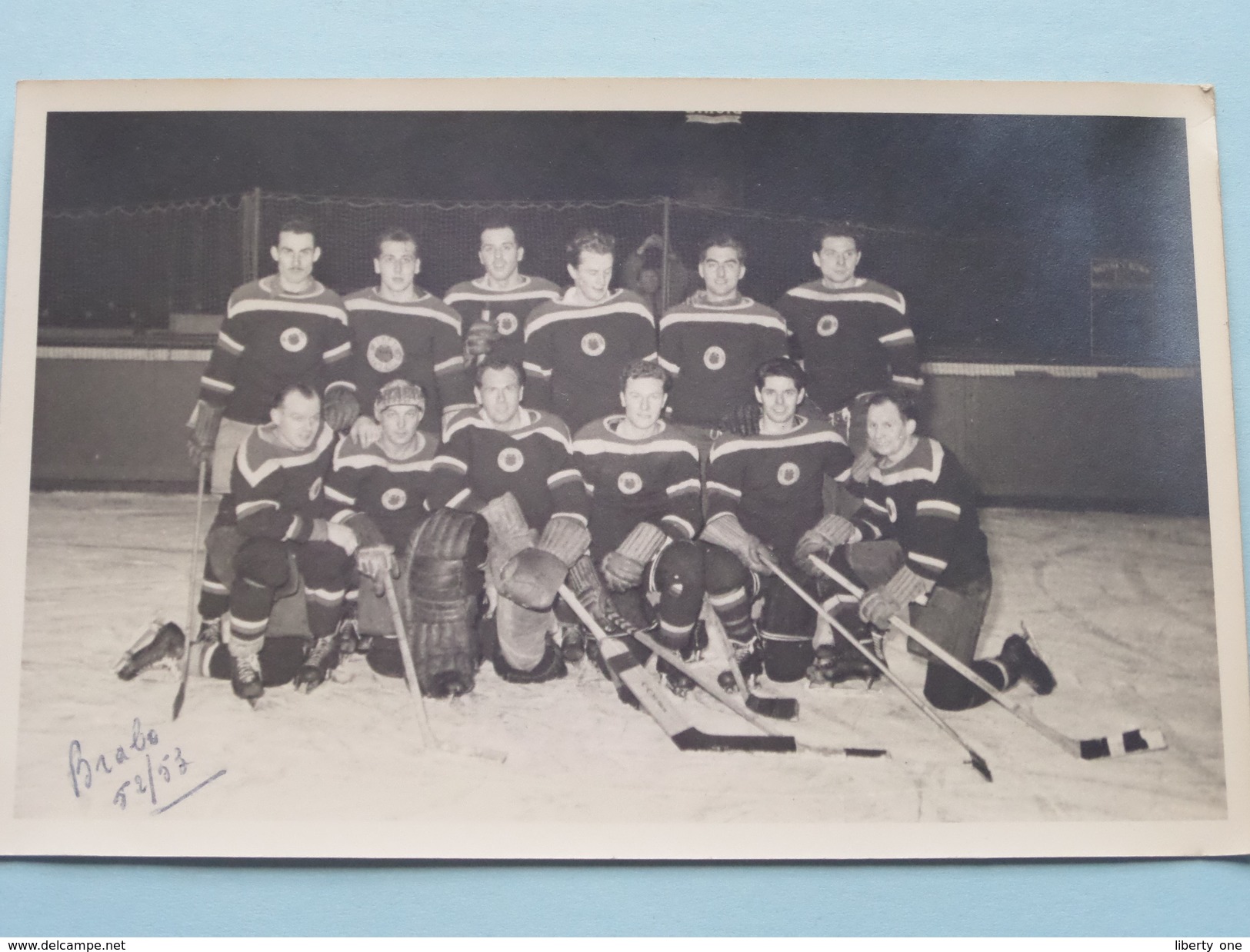 IJSHOCKEY ( o.a. Antwerp Ice Hockey Club - BRABO Kendall Oil - ) Verzameling Foto's + docu Anno 1940-50 ( HOCKEY ) !