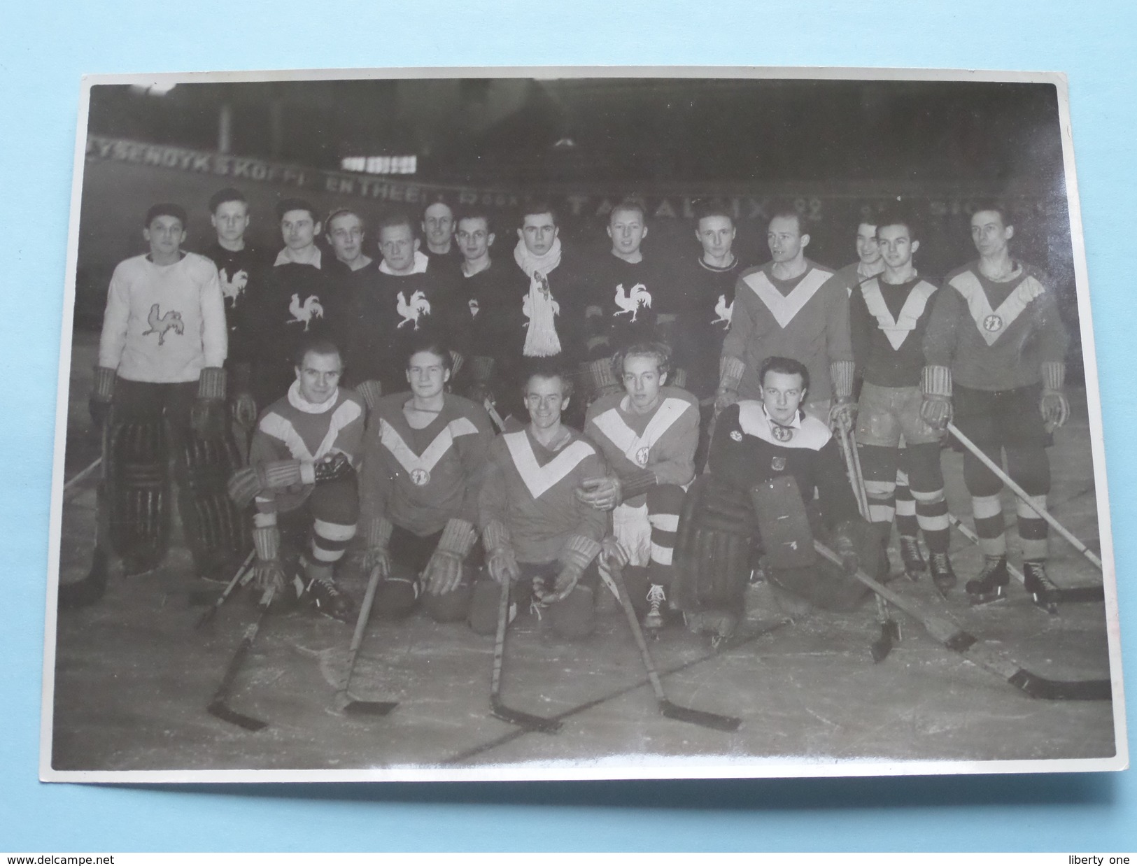 IJSHOCKEY ( o.a. Antwerp Ice Hockey Club - BRABO Kendall Oil - ) Verzameling Foto's + docu Anno 1940-50 ( HOCKEY ) !