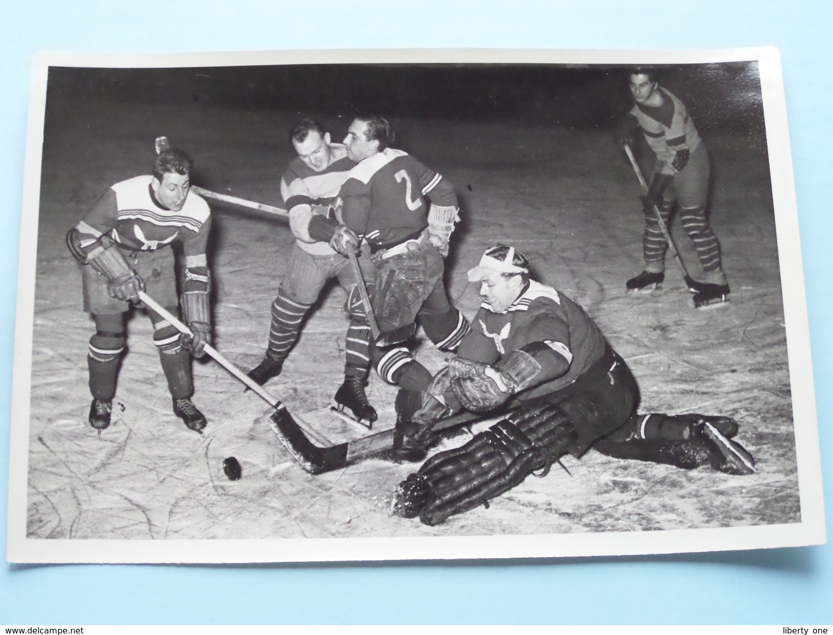 IJSHOCKEY ( o.a. Antwerp Ice Hockey Club - BRABO Kendall Oil - ) Verzameling Foto's + docu Anno 1940-50 ( HOCKEY ) !