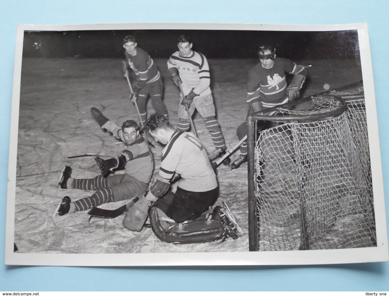 IJSHOCKEY ( o.a. Antwerp Ice Hockey Club - BRABO Kendall Oil - ) Verzameling Foto's + docu Anno 1940-50 ( HOCKEY ) !