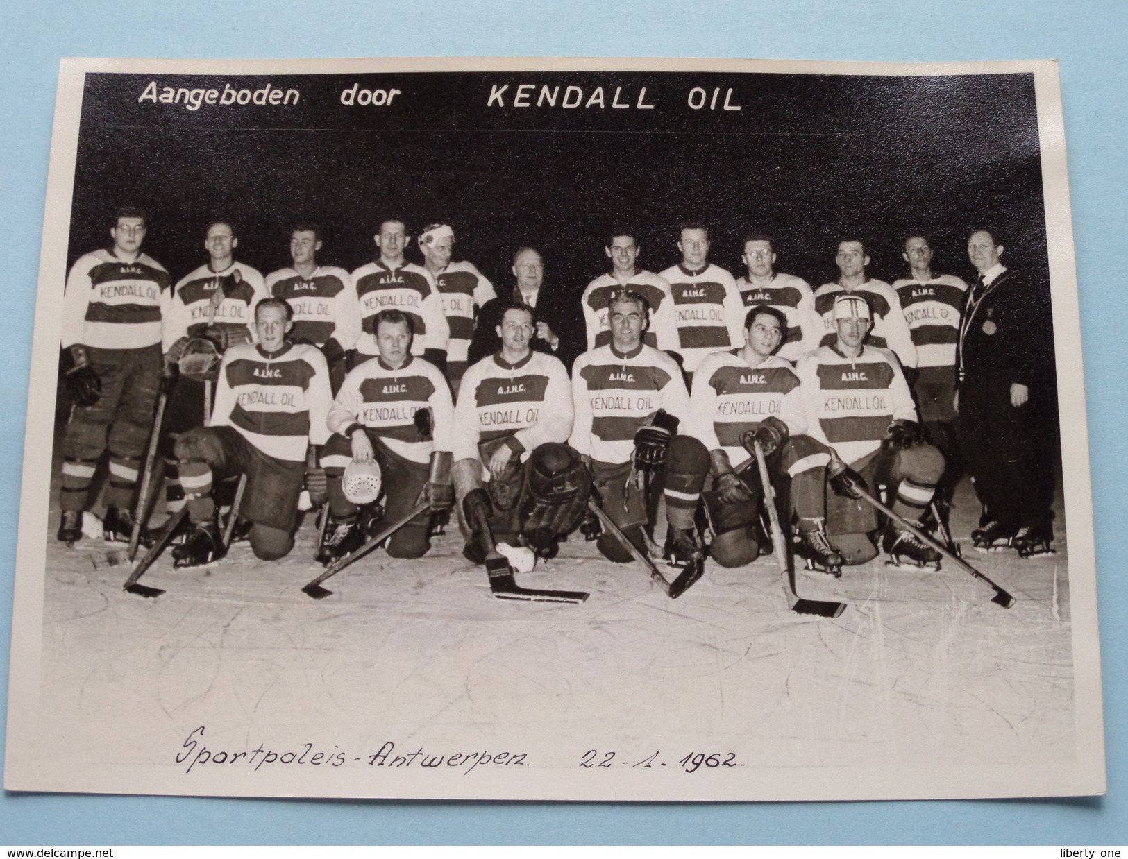 IJSHOCKEY ( o.a. Antwerp Ice Hockey Club - BRABO Kendall Oil - ) Verzameling Foto's + docu Anno 1940-50 ( HOCKEY ) !