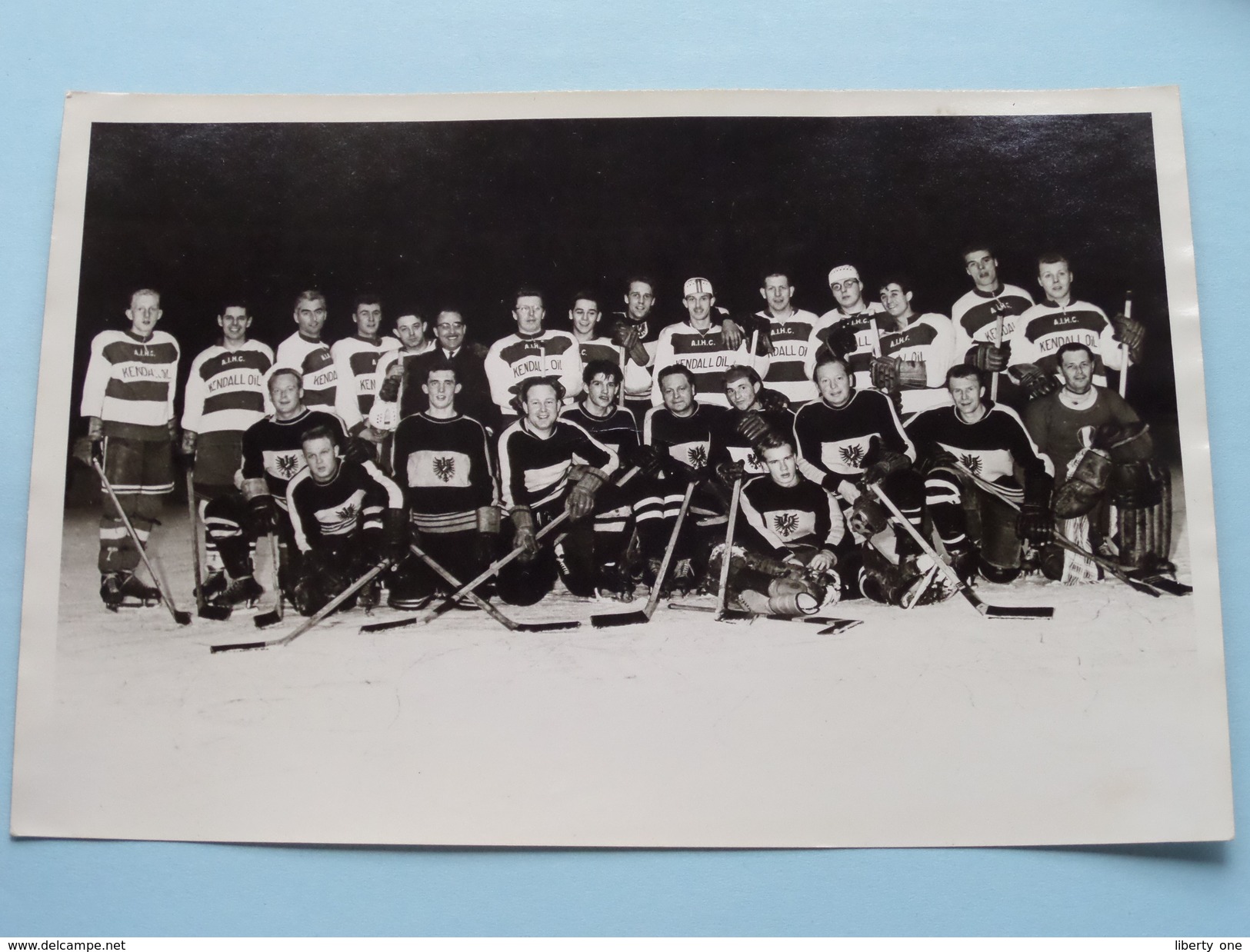 IJSHOCKEY ( o.a. Antwerp Ice Hockey Club - BRABO Kendall Oil - ) Verzameling Foto's + docu Anno 1940-50 ( HOCKEY ) !