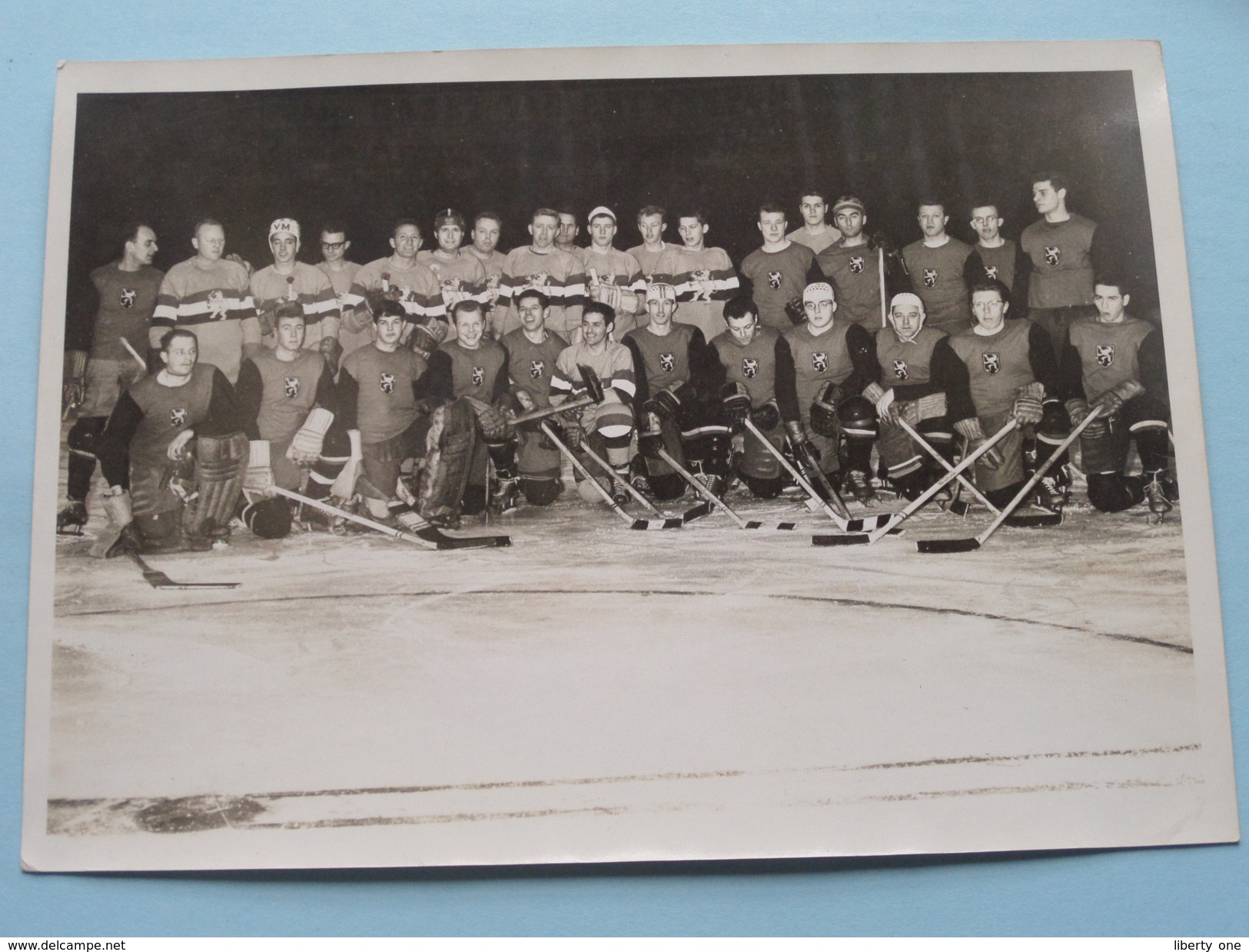 IJSHOCKEY ( o.a. Antwerp Ice Hockey Club - BRABO Kendall Oil - ) Verzameling Foto's + docu Anno 1940-50 ( HOCKEY ) !