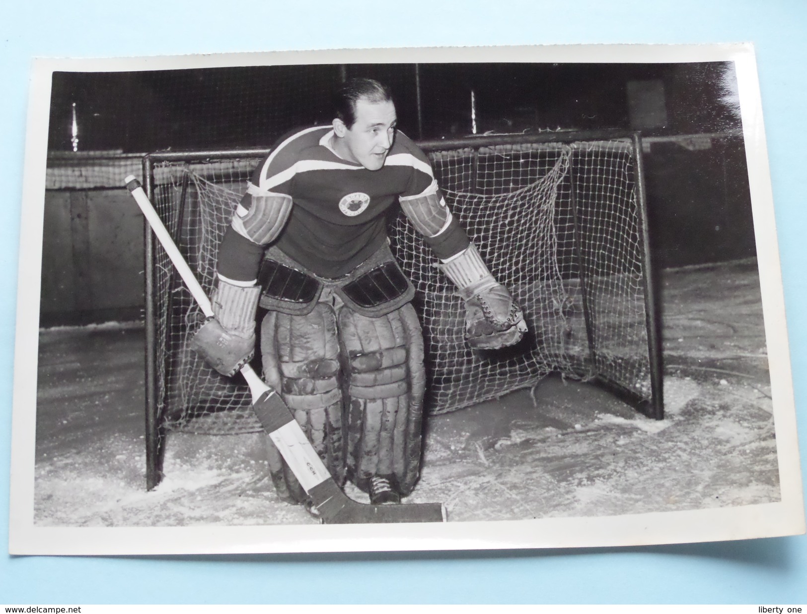 IJSHOCKEY ( o.a. Antwerp Ice Hockey Club - BRABO Kendall Oil - ) Verzameling Foto's + docu Anno 1940-50 ( HOCKEY ) !