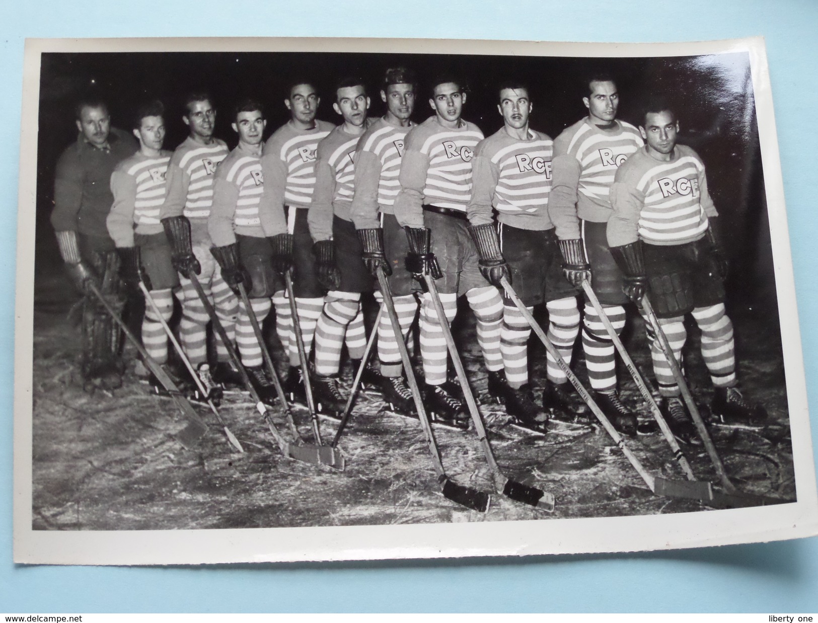 IJSHOCKEY ( o.a. Antwerp Ice Hockey Club - BRABO Kendall Oil - ) Verzameling Foto's + docu Anno 1940-50 ( HOCKEY ) !