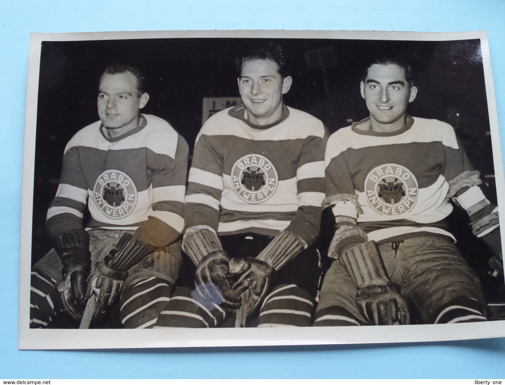 IJSHOCKEY ( o.a. Antwerp Ice Hockey Club - BRABO Kendall Oil - ) Verzameling Foto's + docu Anno 1940-50 ( HOCKEY ) !