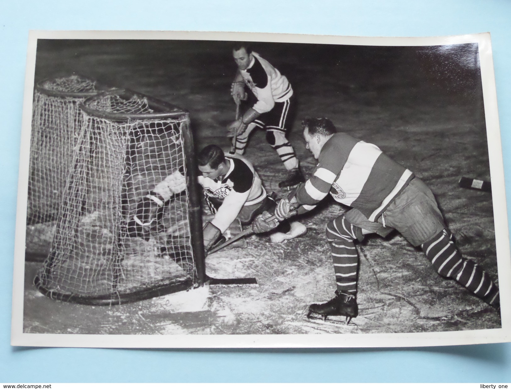 IJSHOCKEY ( o.a. Antwerp Ice Hockey Club - BRABO Kendall Oil - ) Verzameling Foto's + docu Anno 1940-50 ( HOCKEY ) !