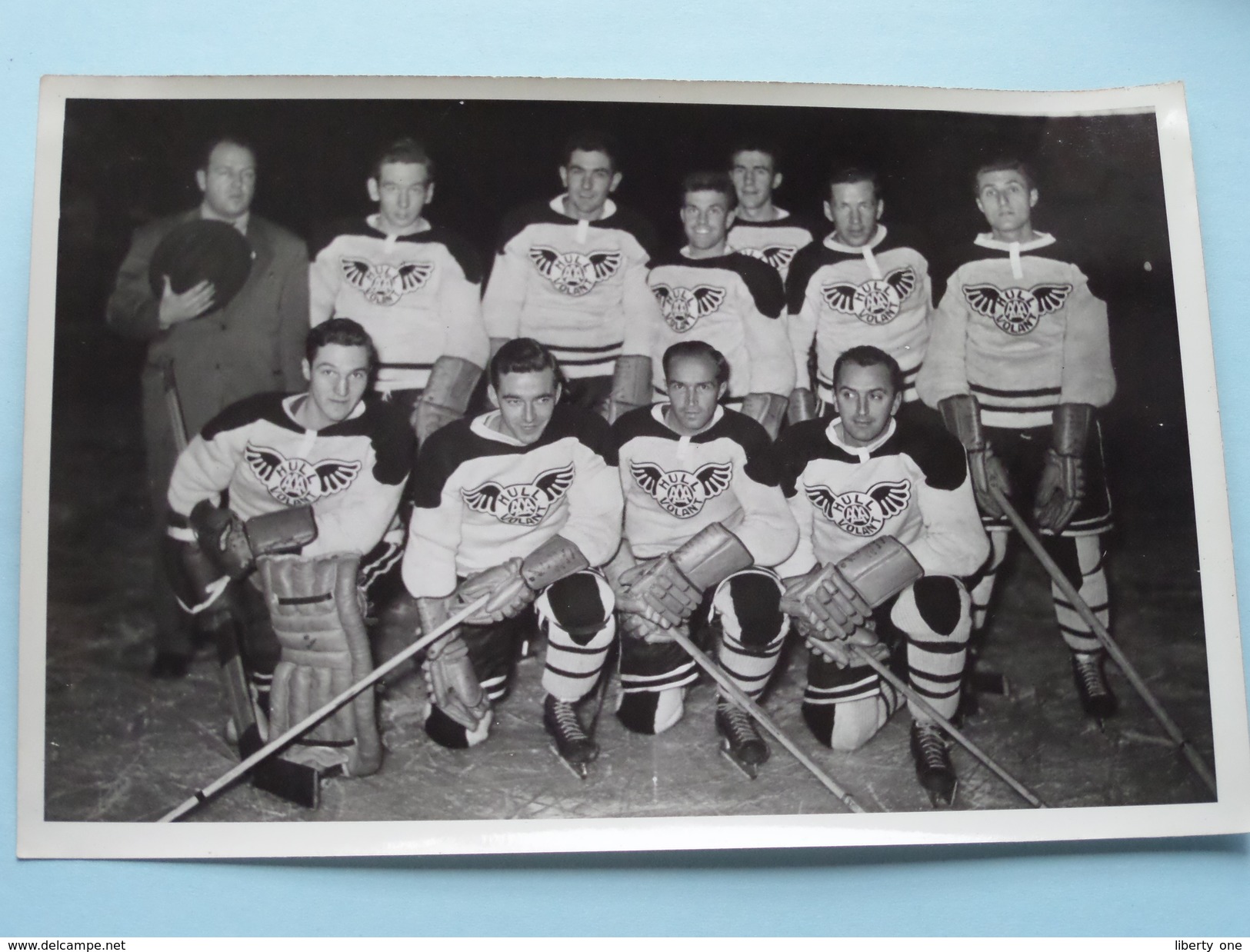 IJSHOCKEY ( o.a. Antwerp Ice Hockey Club - BRABO Kendall Oil - ) Verzameling Foto's + docu Anno 1940-50 ( HOCKEY ) !