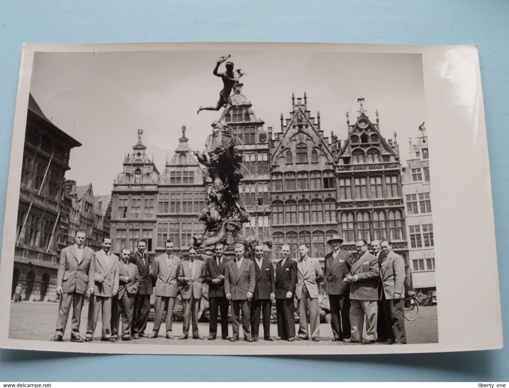 IJSHOCKEY ( o.a. Antwerp Ice Hockey Club - BRABO Kendall Oil - ) Verzameling Foto's + docu Anno 1940-50 ( HOCKEY ) !