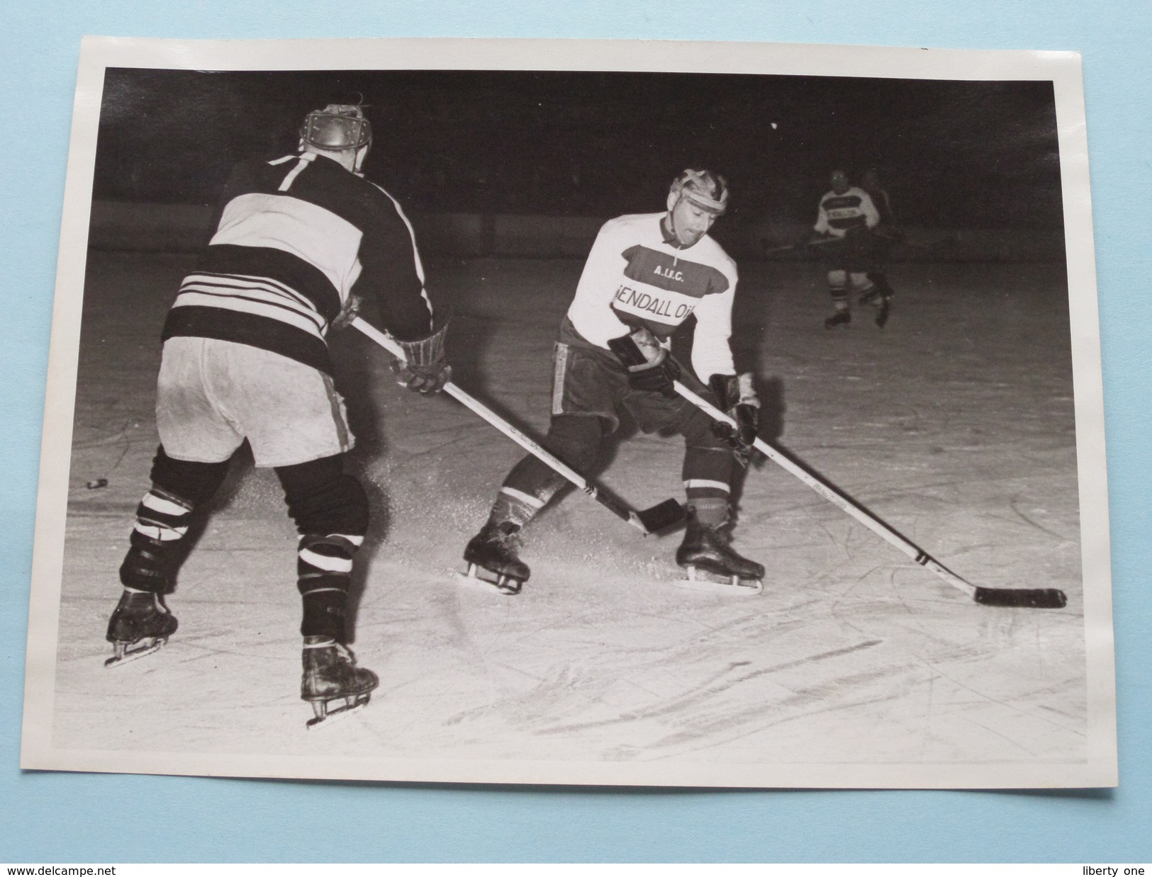 IJSHOCKEY ( o.a. Antwerp Ice Hockey Club - BRABO Kendall Oil - ) Verzameling Foto's + docu Anno 1940-50 ( HOCKEY ) !