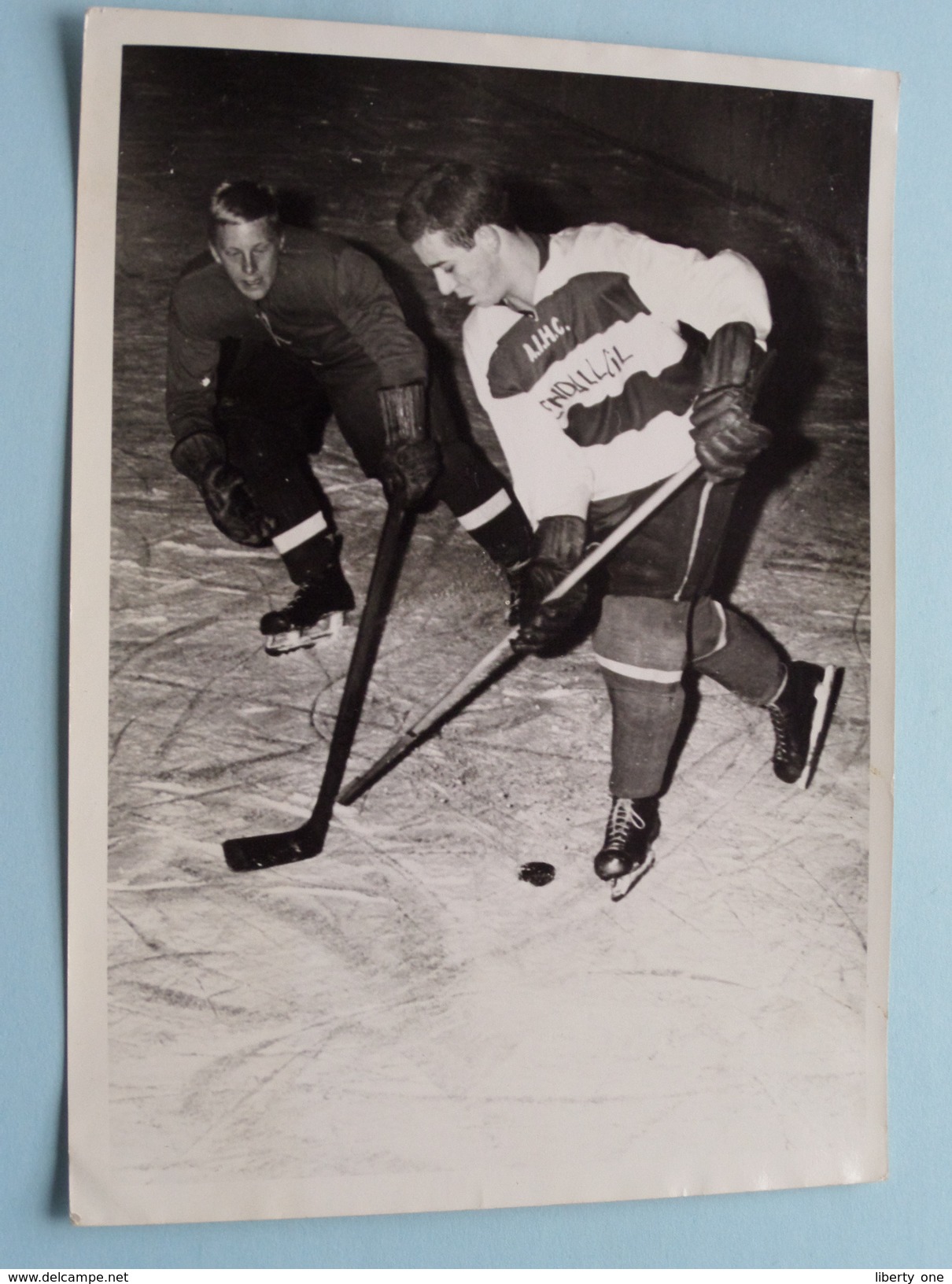 IJSHOCKEY ( o.a. Antwerp Ice Hockey Club - BRABO Kendall Oil - ) Verzameling Foto's + docu Anno 1940-50 ( HOCKEY ) !