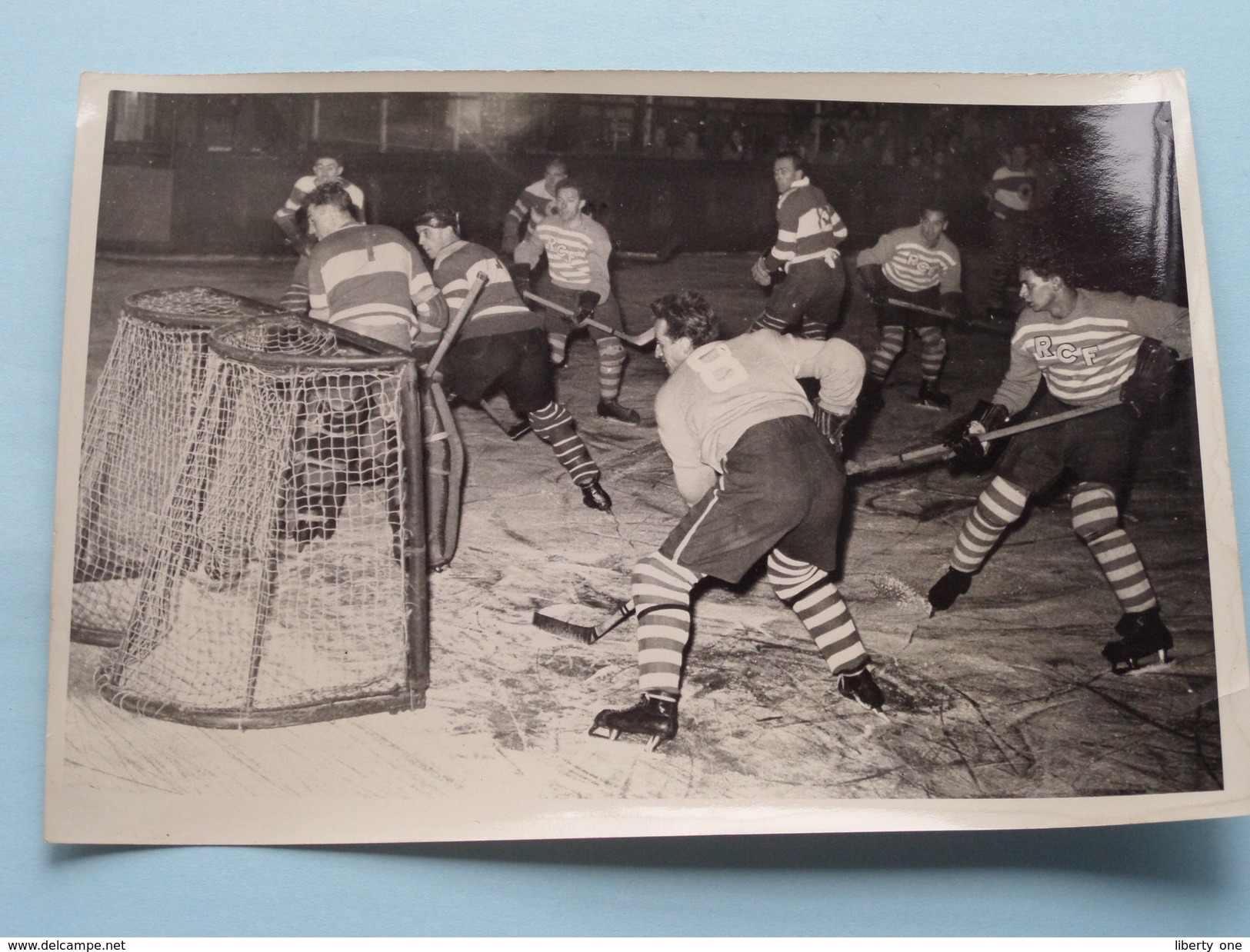 IJSHOCKEY ( o.a. Antwerp Ice Hockey Club - BRABO Kendall Oil - ) Verzameling Foto's + docu Anno 1940-50 ( HOCKEY ) !