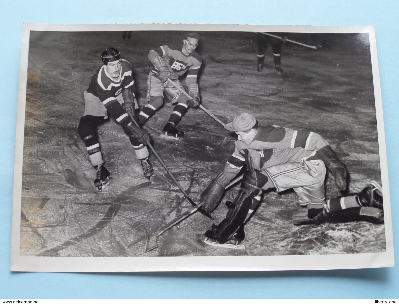 IJSHOCKEY ( o.a. Antwerp Ice Hockey Club - BRABO Kendall Oil - ) Verzameling Foto's + docu Anno 1940-50 ( HOCKEY ) !