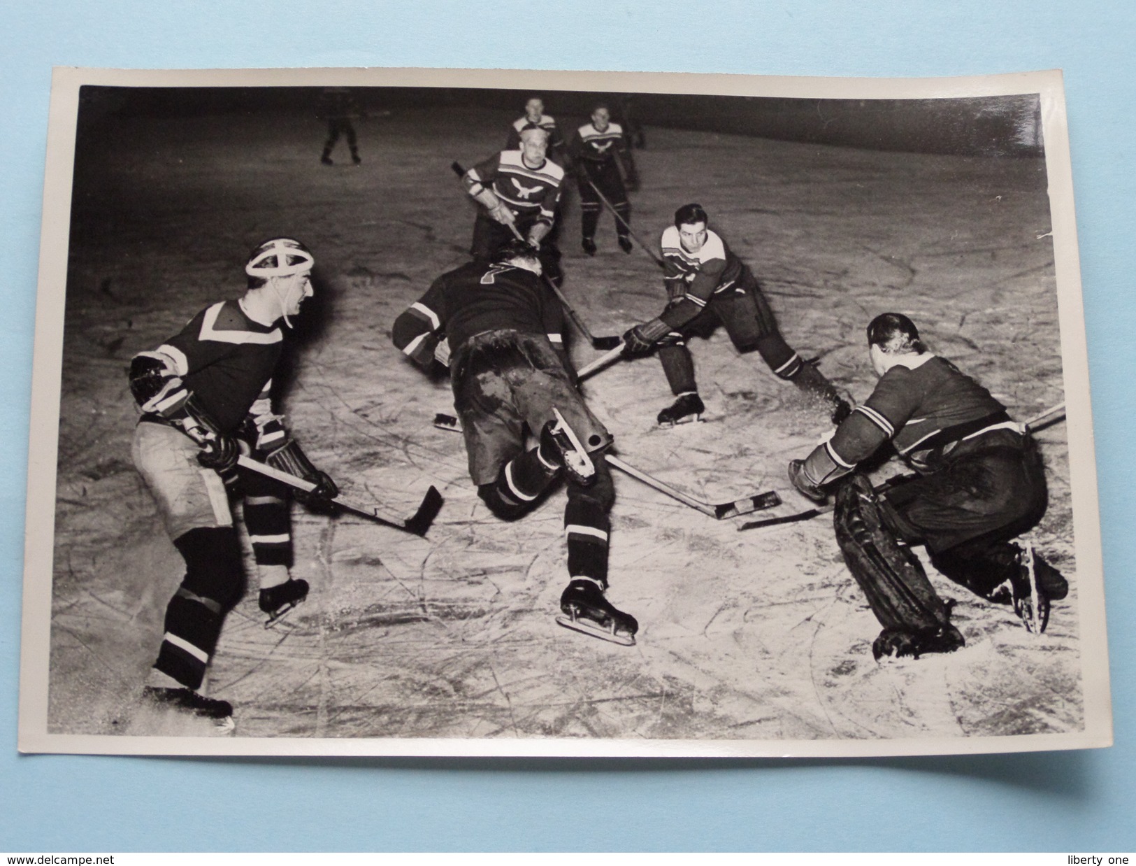 IJSHOCKEY ( o.a. Antwerp Ice Hockey Club - BRABO Kendall Oil - ) Verzameling Foto's + docu Anno 1940-50 ( HOCKEY ) !