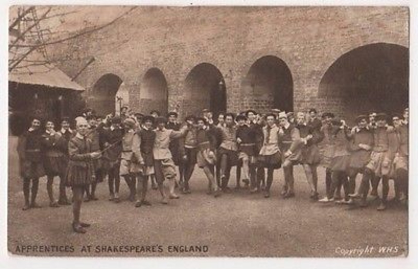 Apprentices At Shakespeare's England Earls Court Postcard, B724 - Expositions