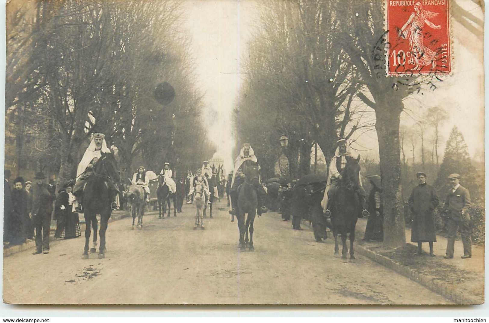 DEP 50 AVRANCHES  CARTE PHOTO D'UNE CAVALCADE 1909 - Avranches