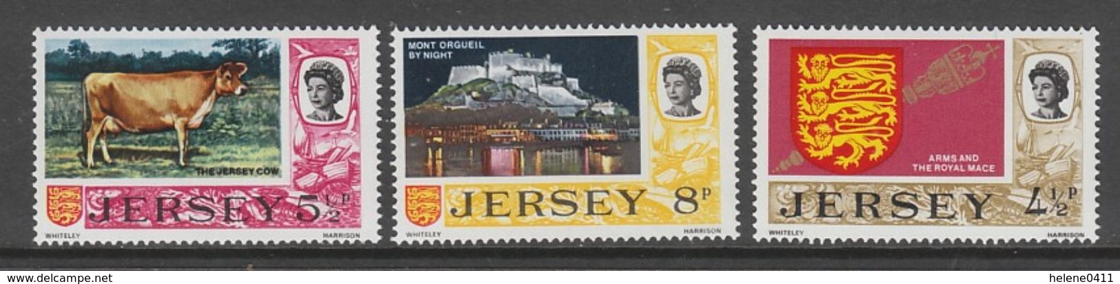 SERIE NEUVE DE JERSEY - ARMOIRIES ET MASSE ROYALE, VACHE DE JERSEY ET MONT ORGUEIL N° Y&T 101 A 103 - Jersey