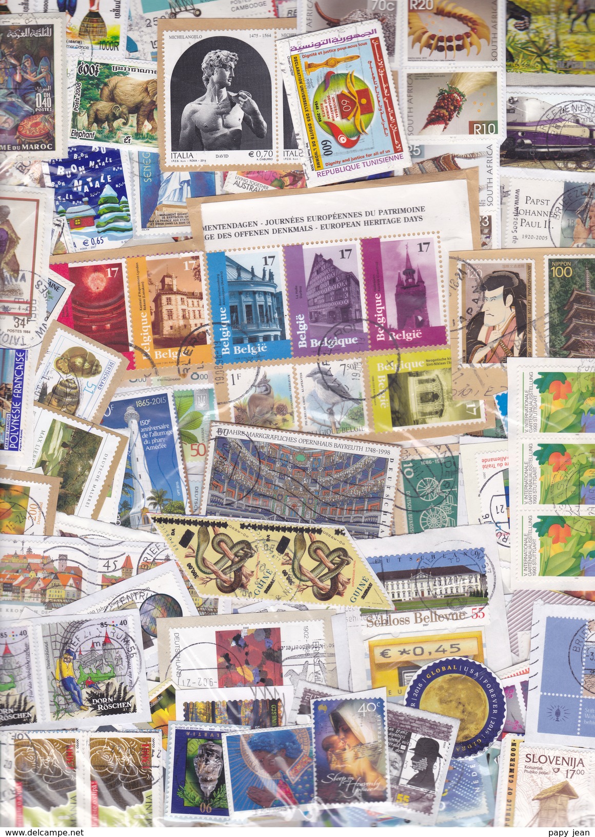 1 Kg TIMBRES MONDE - Petits Et Grands Formats-  Sur Fragments - En Provenance Des Missions - Vrac (min 1000 Timbres)